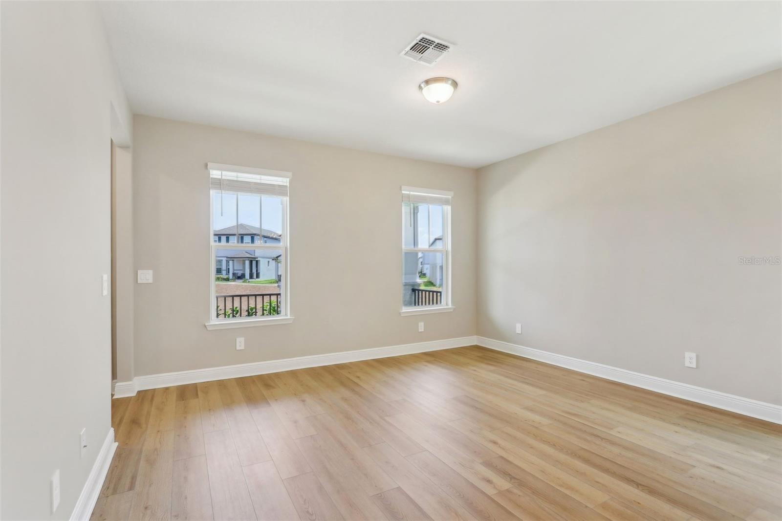 5003 RAILROAD VINE ALY