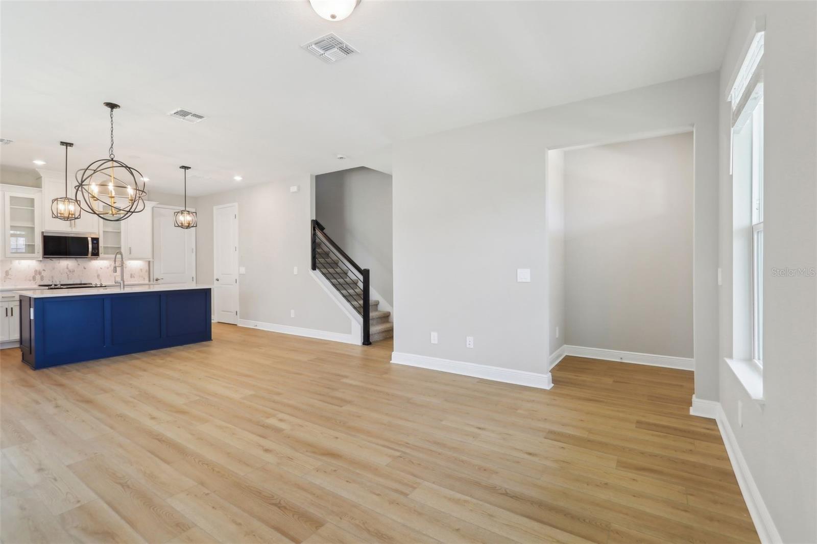 5003 RAILROAD VINE ALY