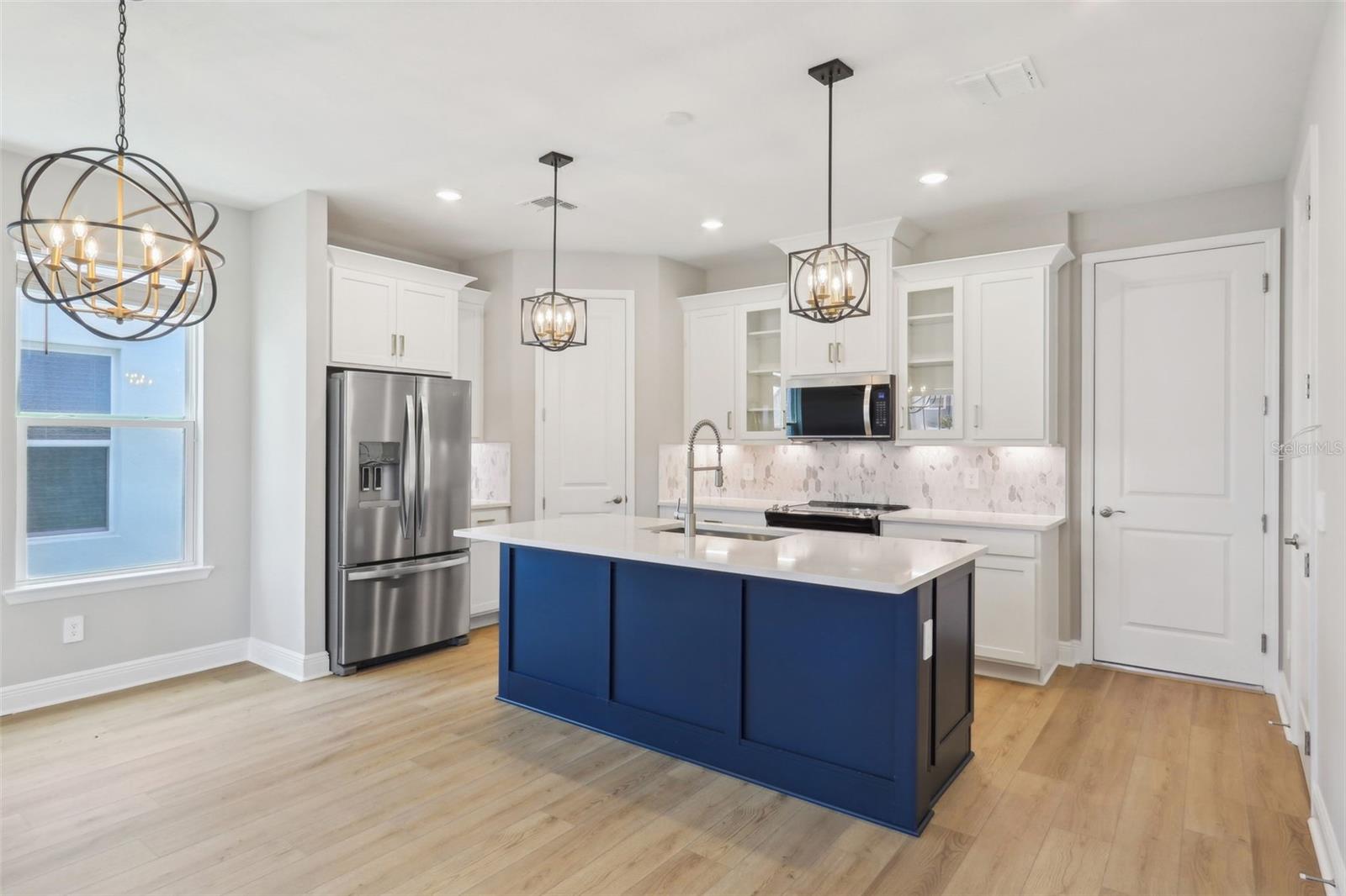 5003 RAILROAD VINE ALY