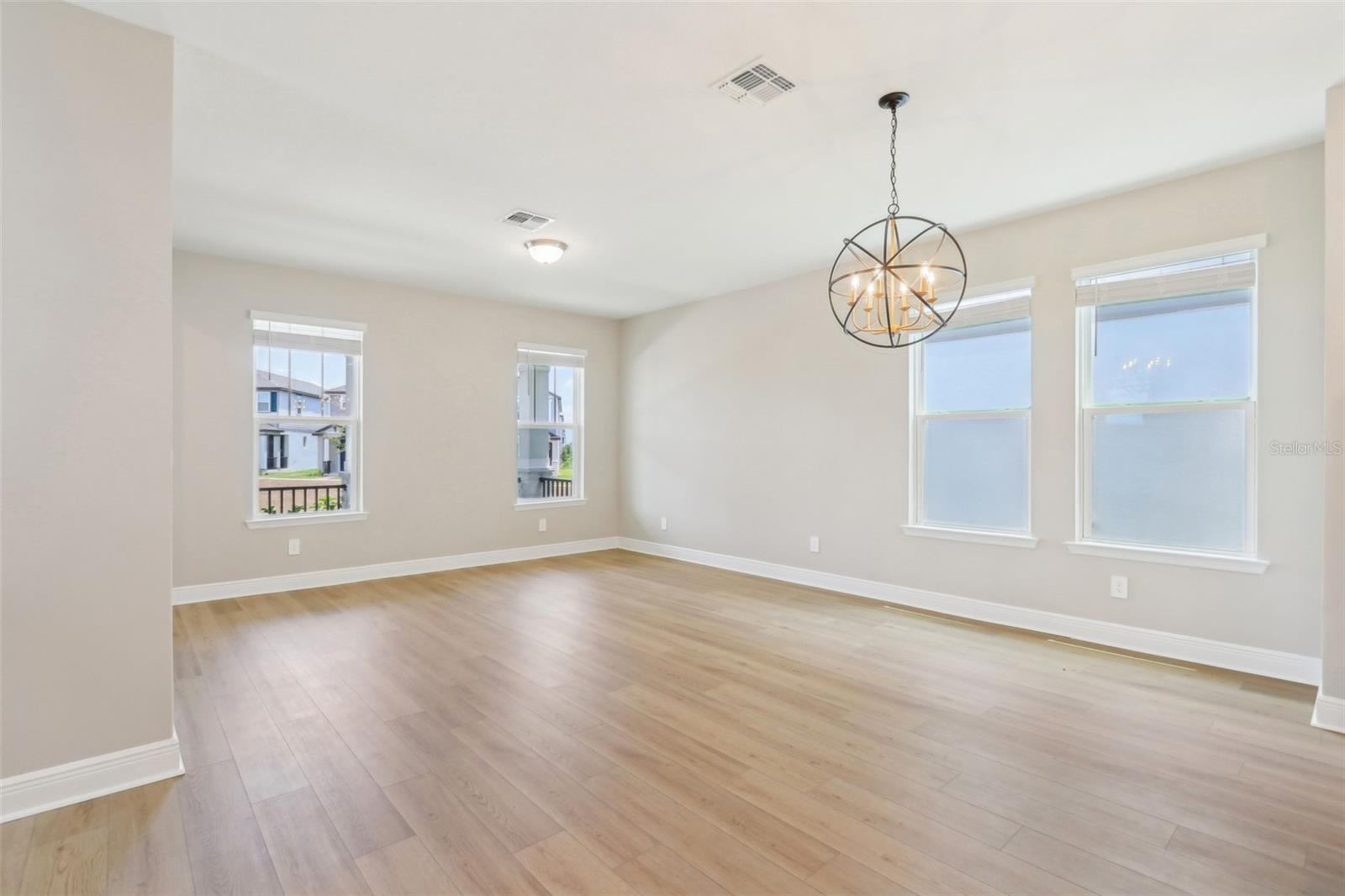 5003 RAILROAD VINE ALY