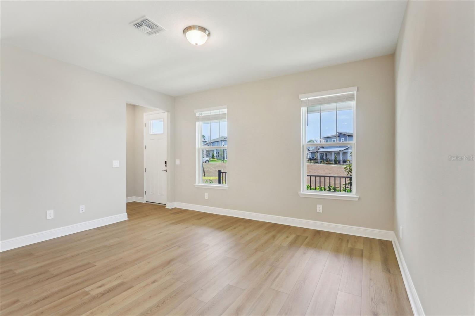 5003 RAILROAD VINE ALY