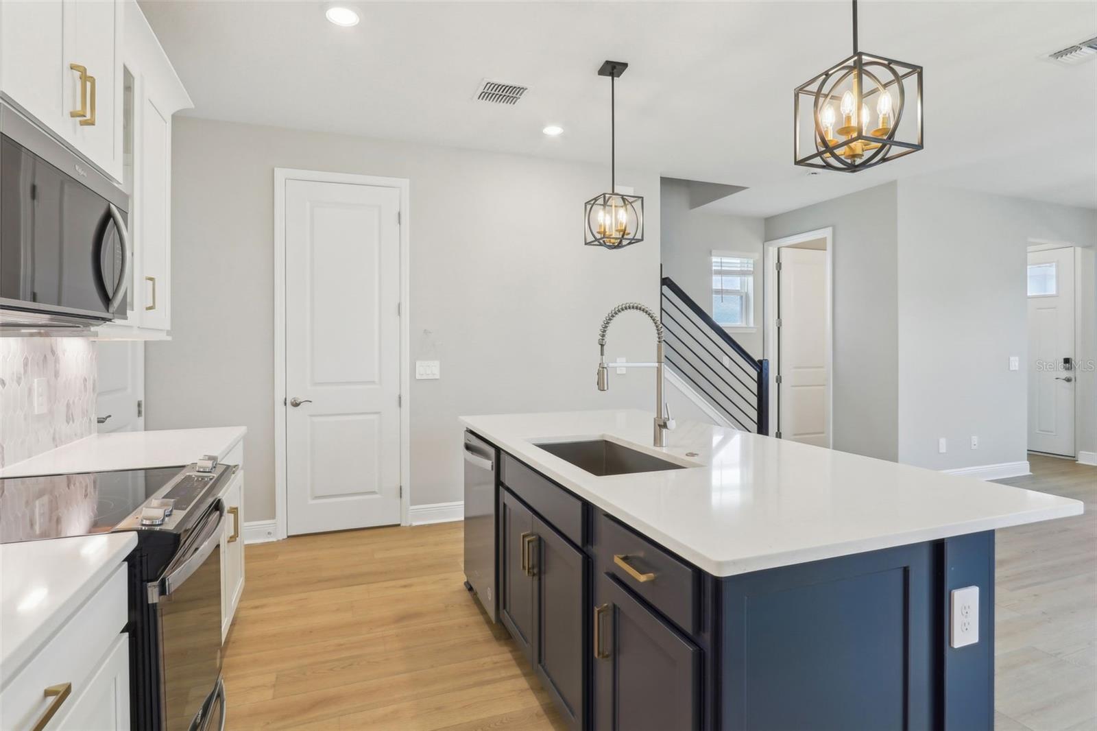 5003 RAILROAD VINE ALY