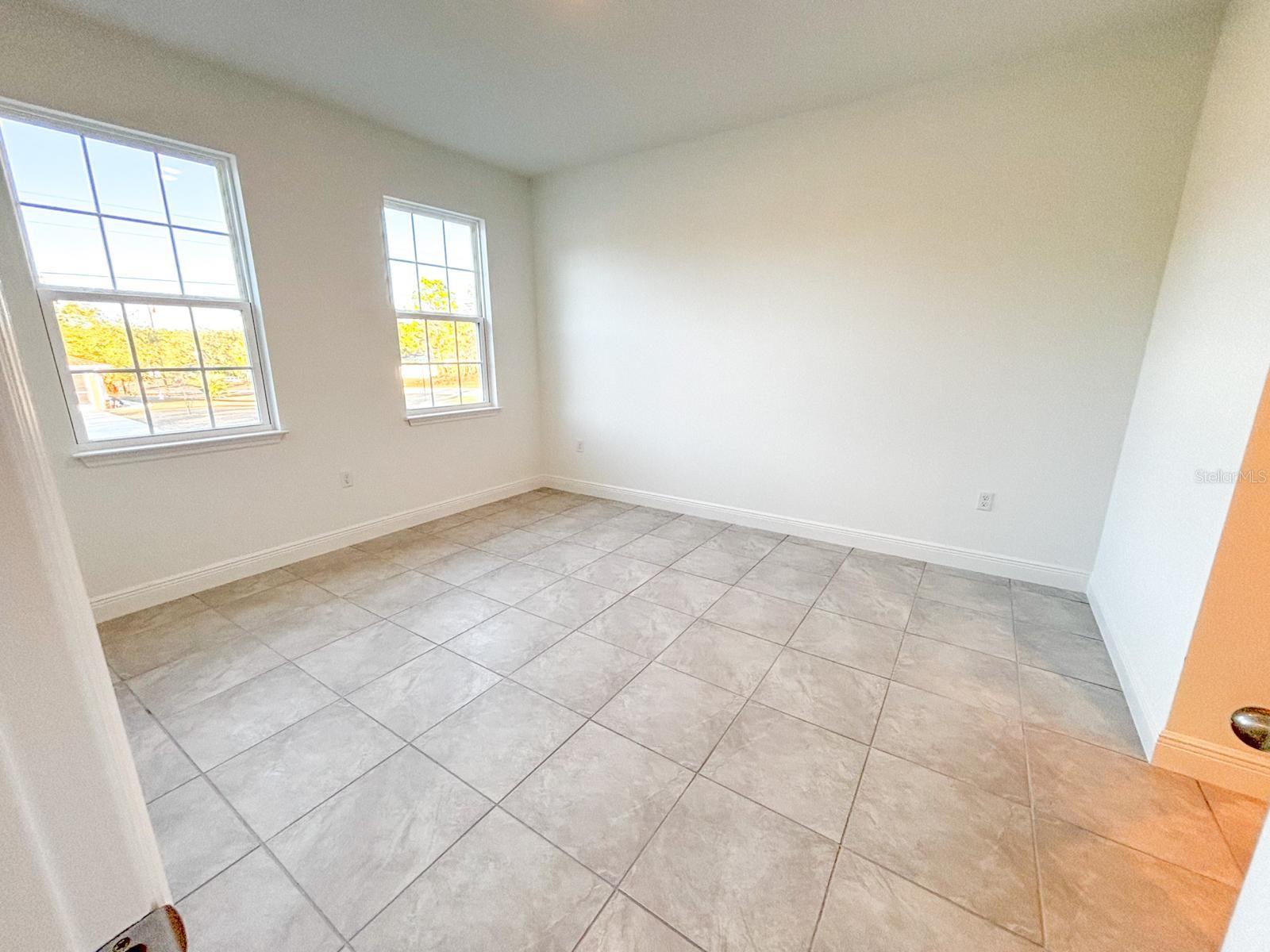 2701 W TRACY CT