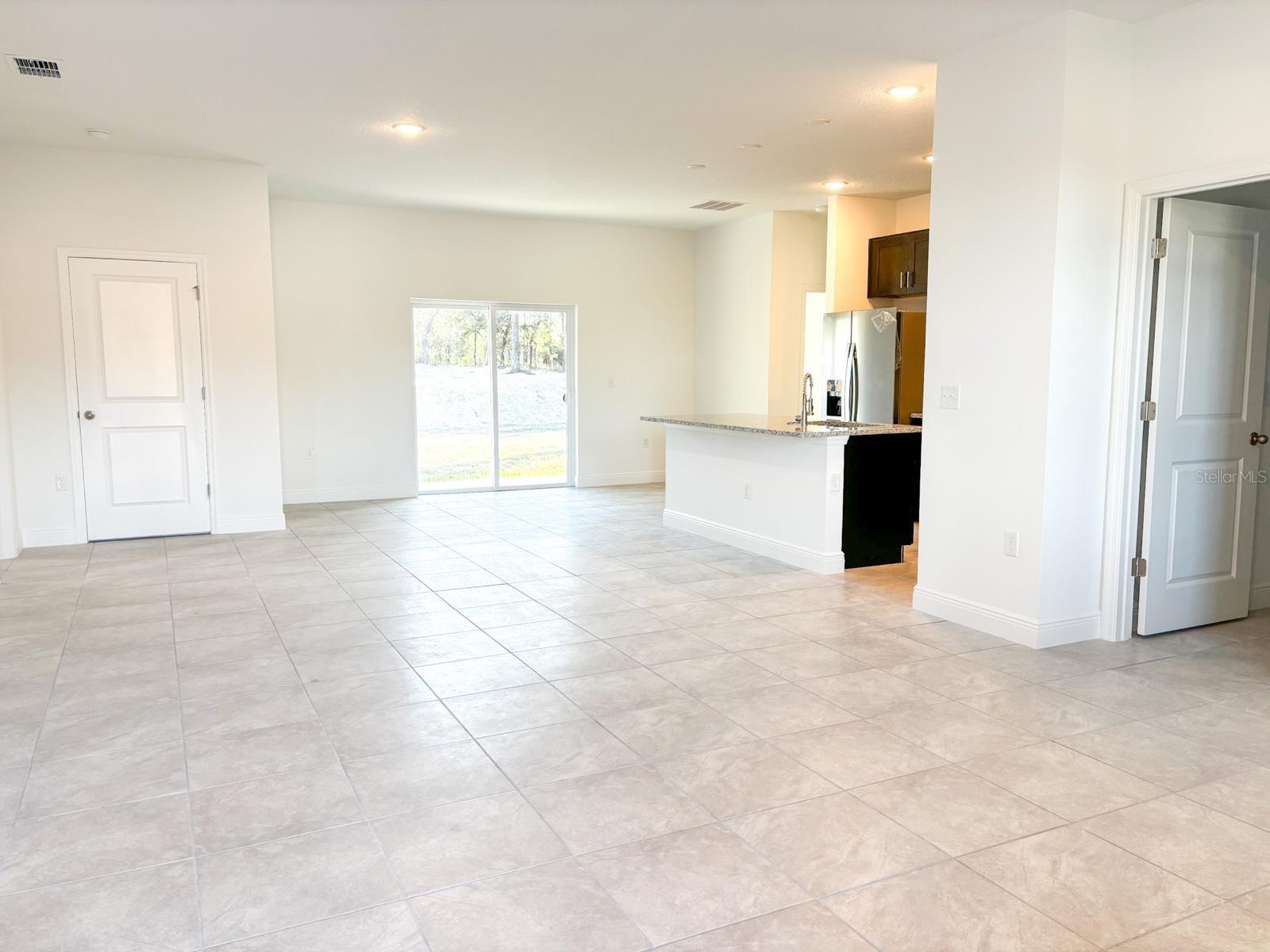 2701 W TRACY CT