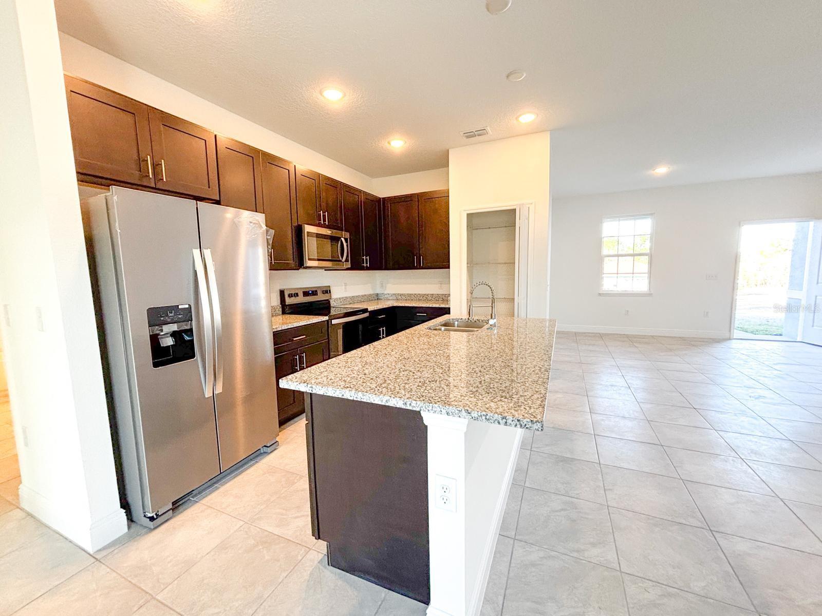 2701 W TRACY CT