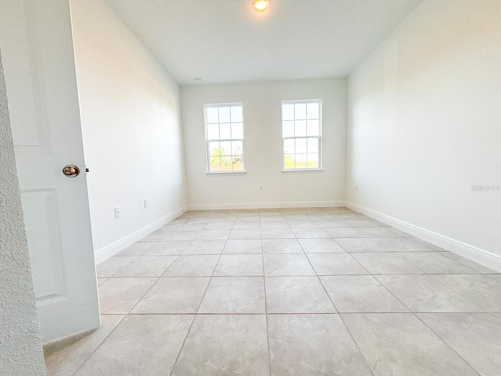 2701 W TRACY CT