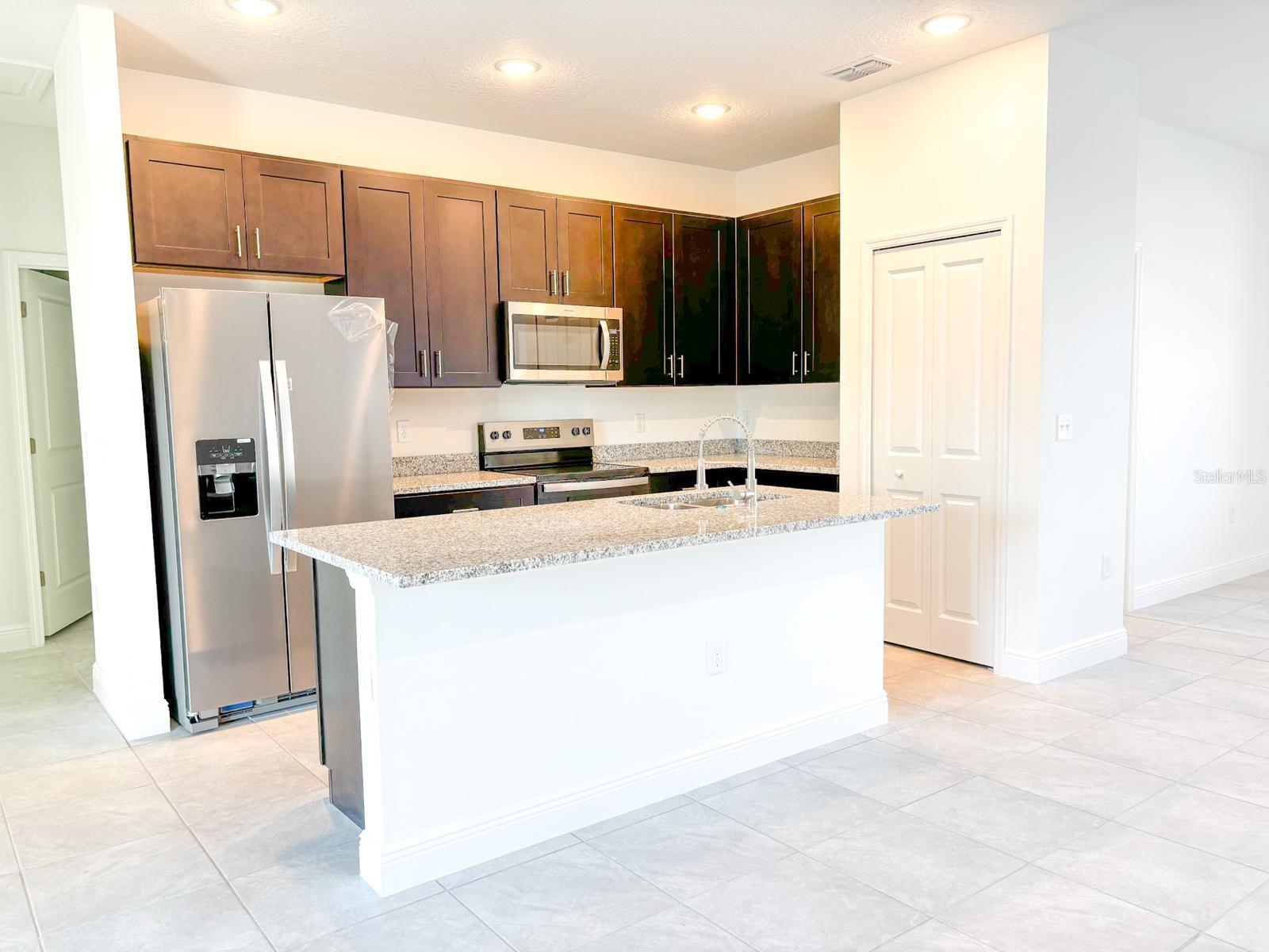 2701 W TRACY CT