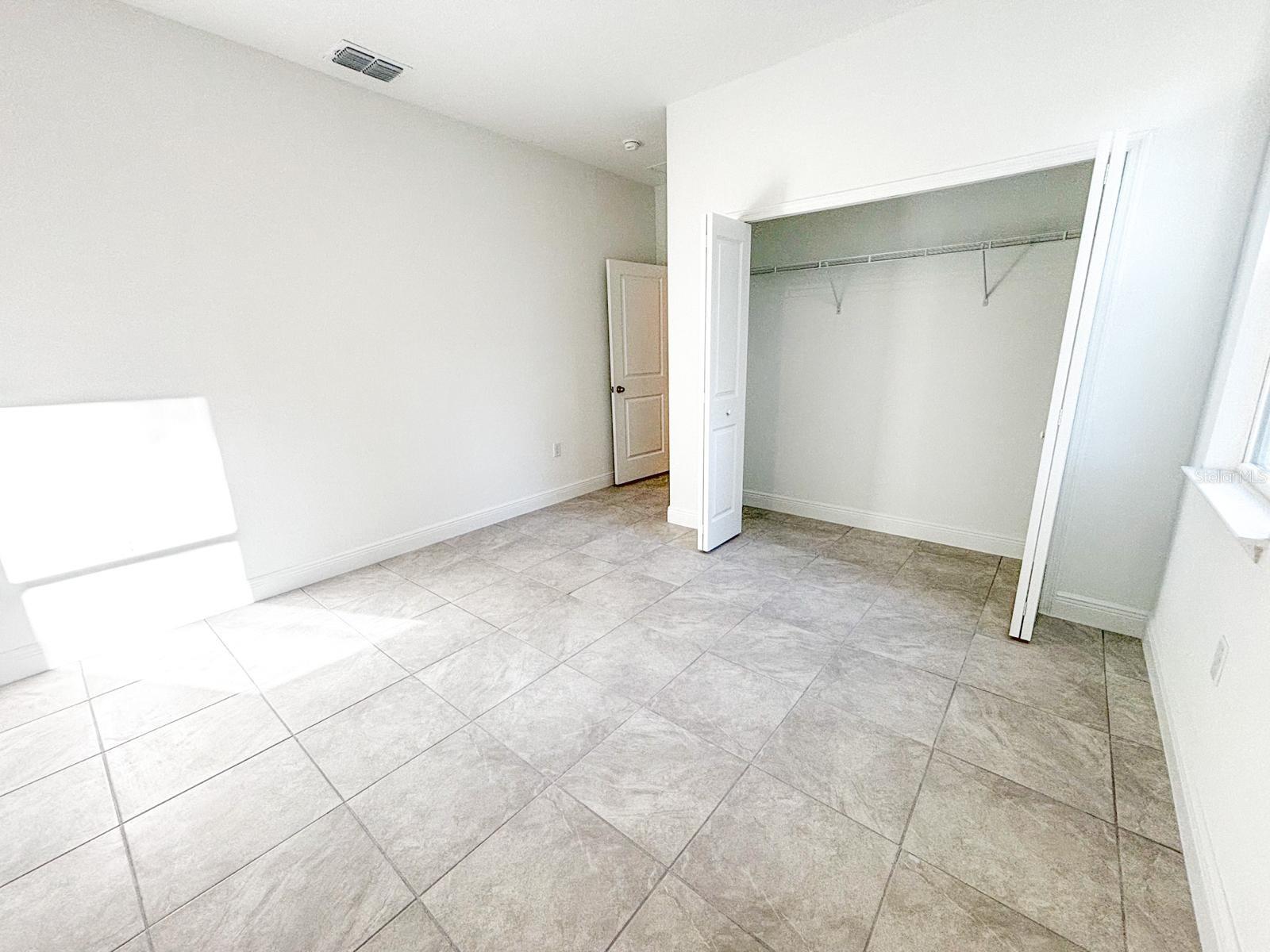 2701 W TRACY CT