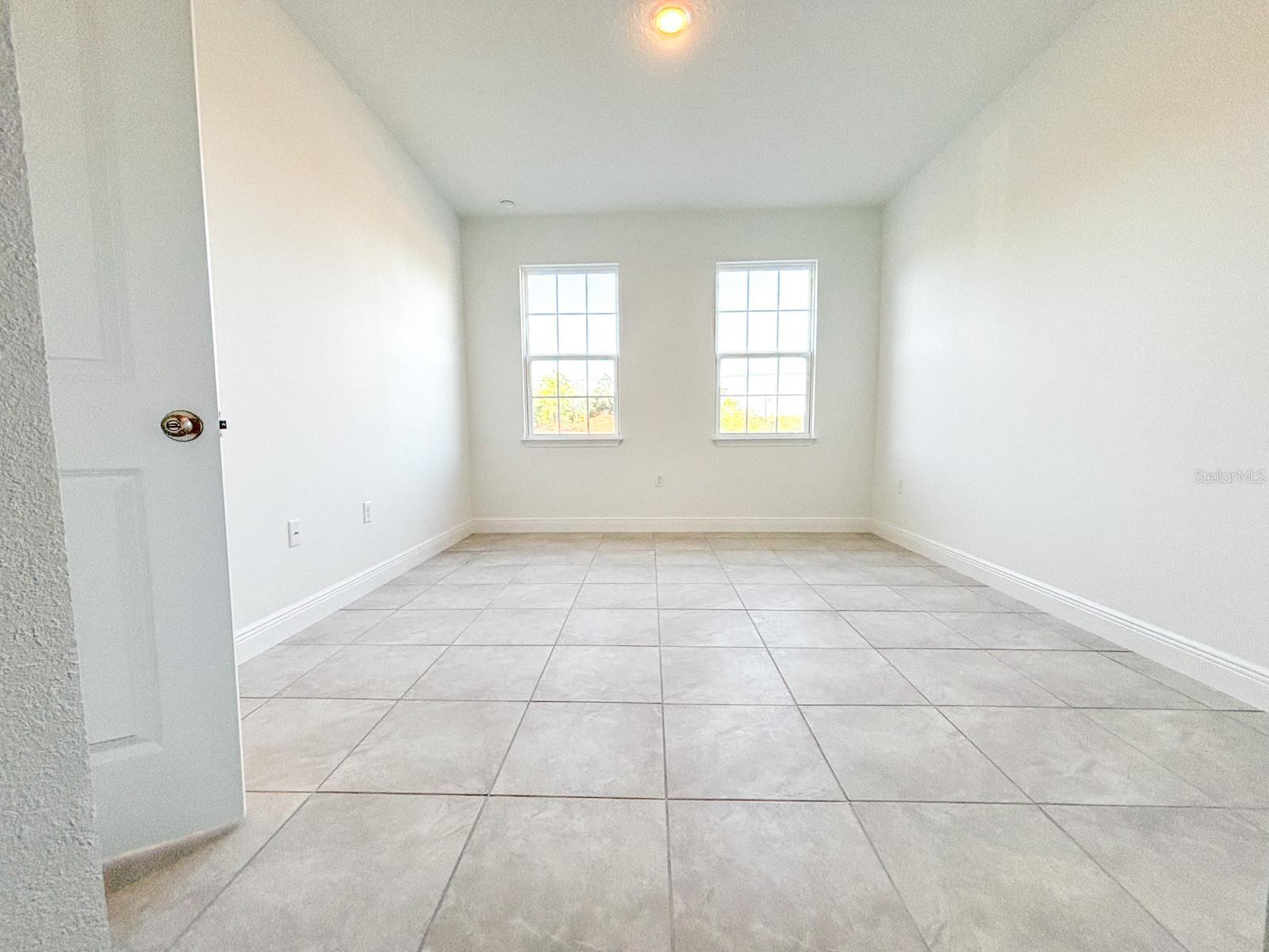 2701 W TRACY CT