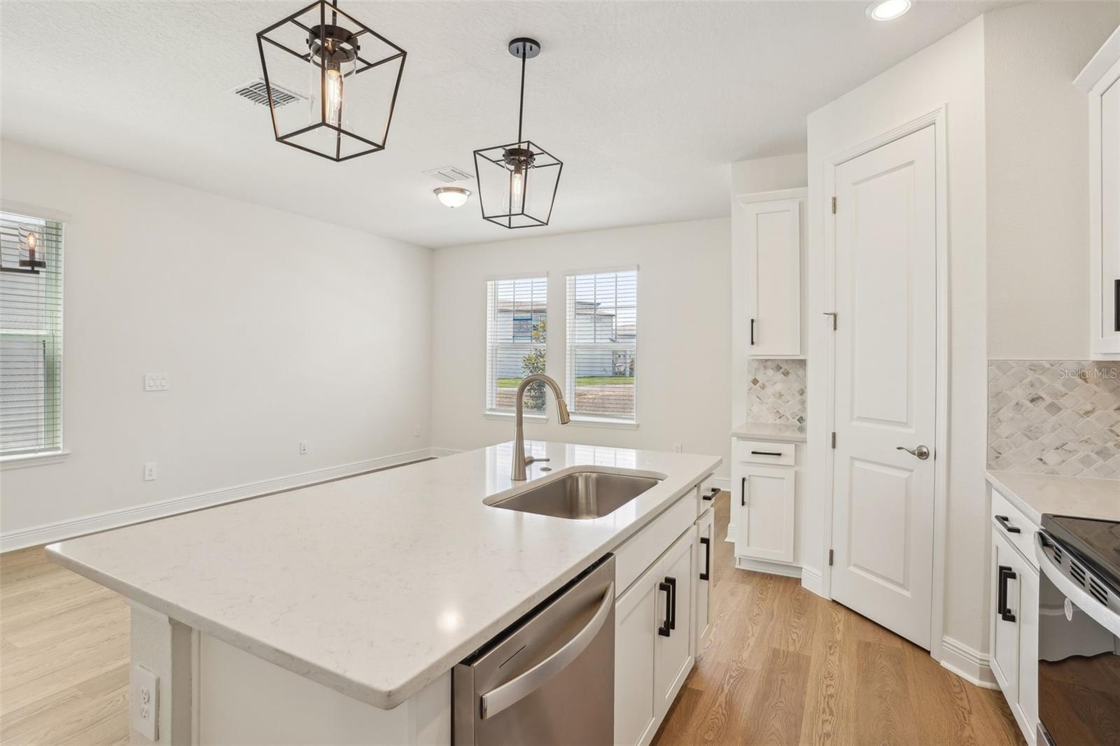 5099 RAILROAD VINE ALY