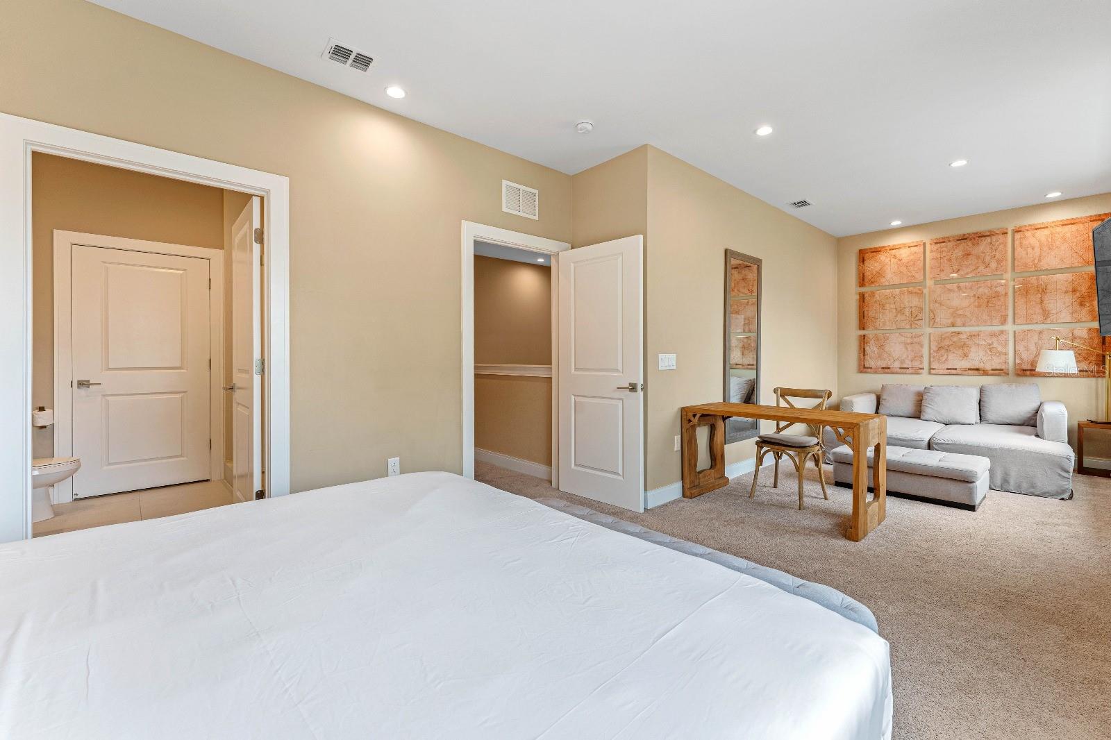 3045 ROCKEFELLER WAY