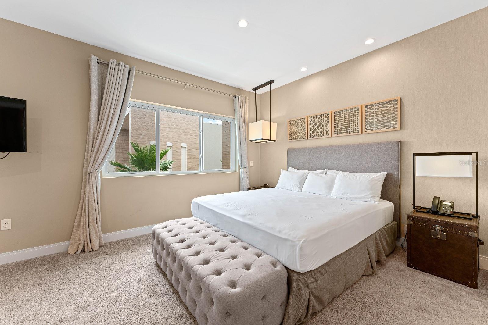 3045 ROCKEFELLER WAY