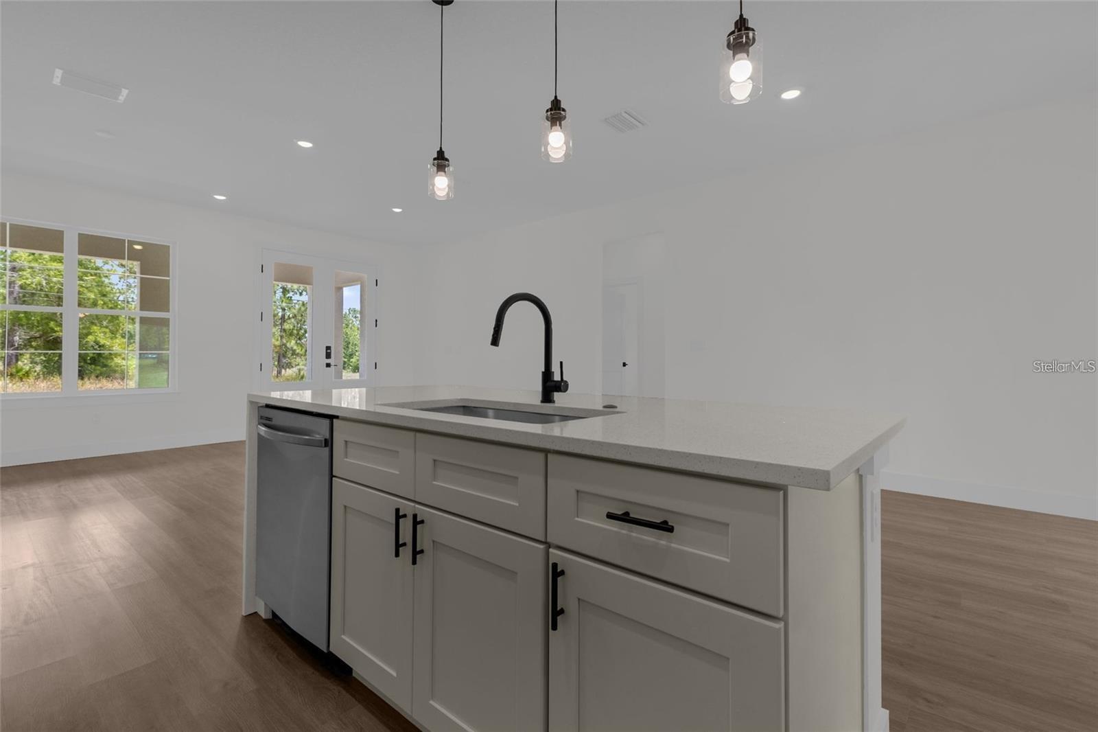 7325 N GALT PT
