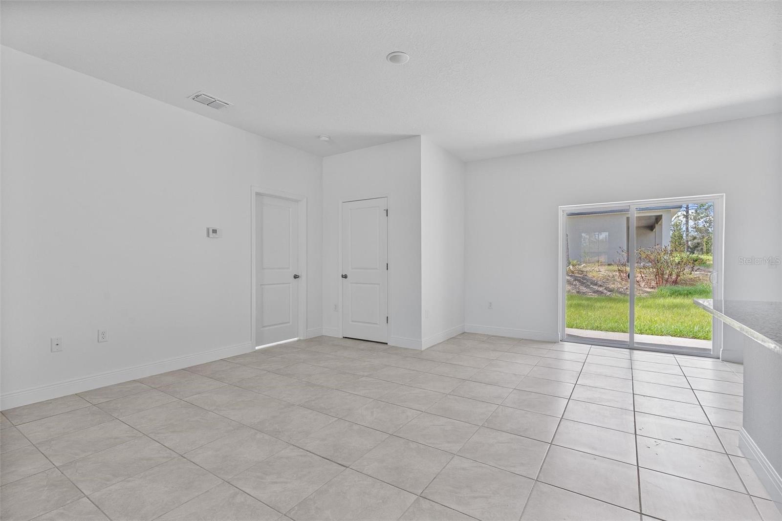 2701 W TRACY CT