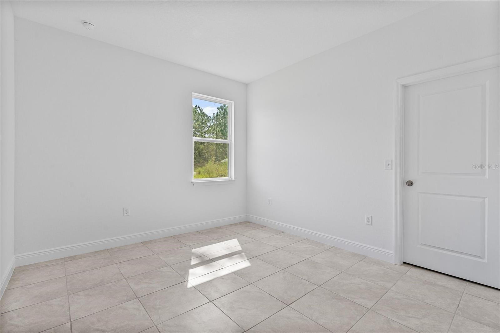 2701 W TRACY CT