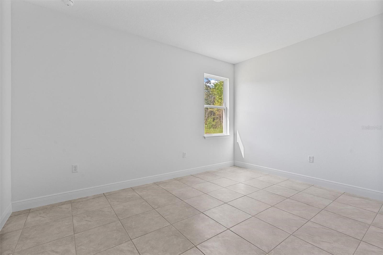 2701 W TRACY CT