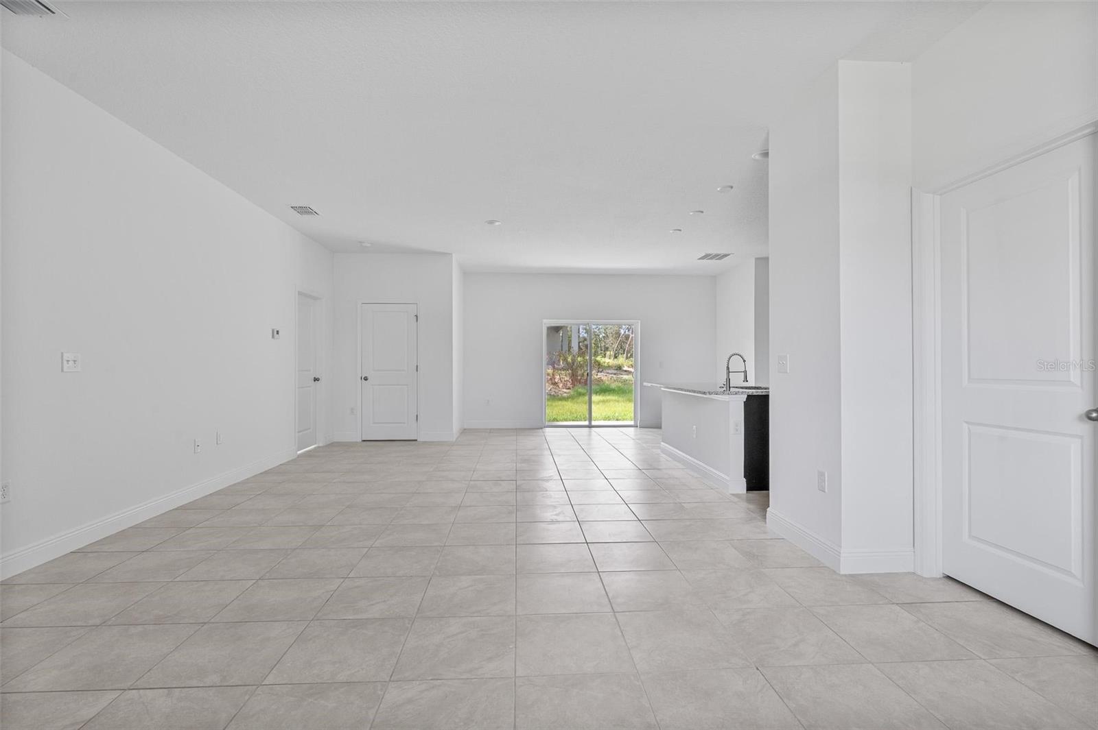 2701 W TRACY CT