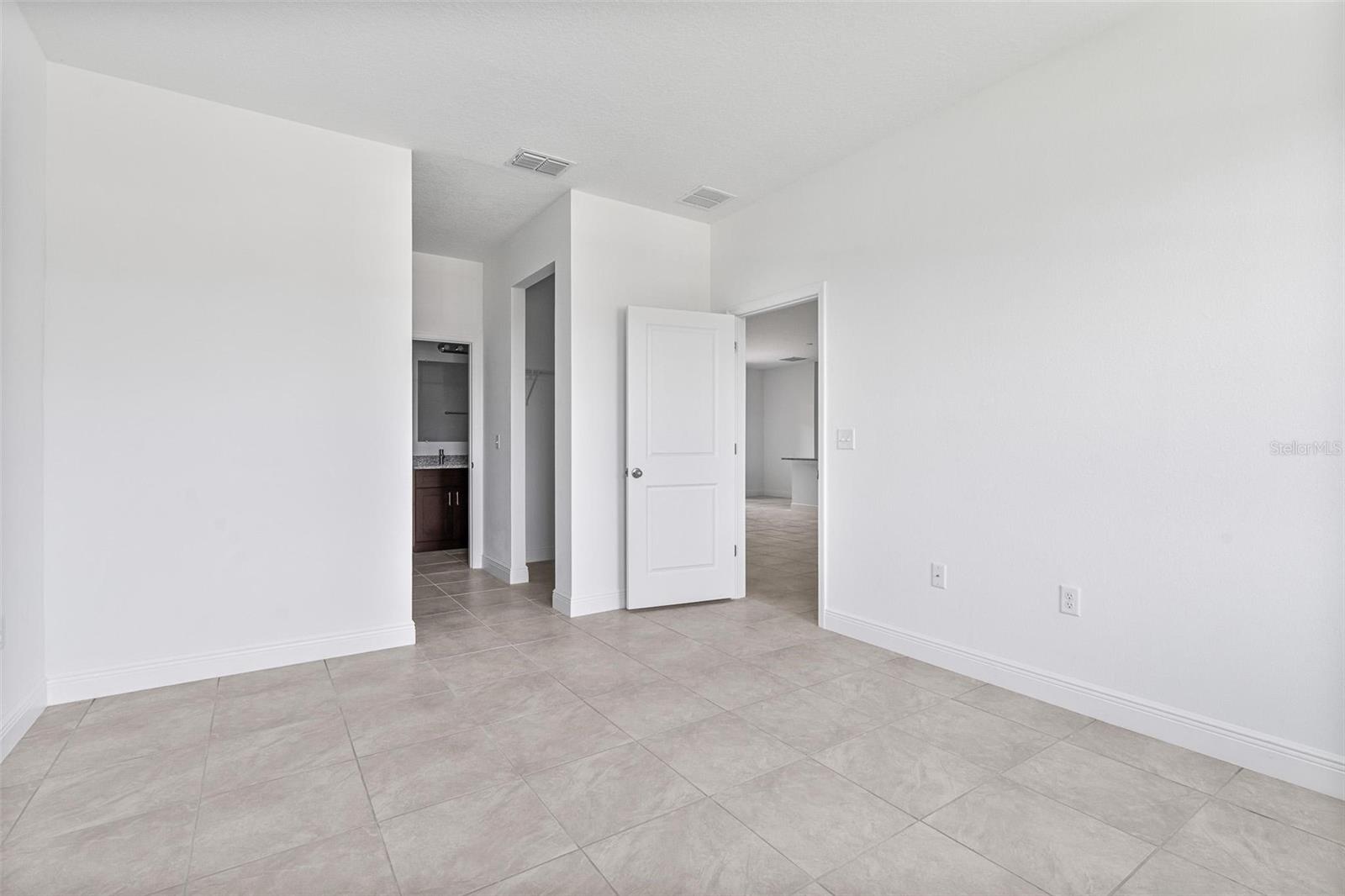 2701 W TRACY CT