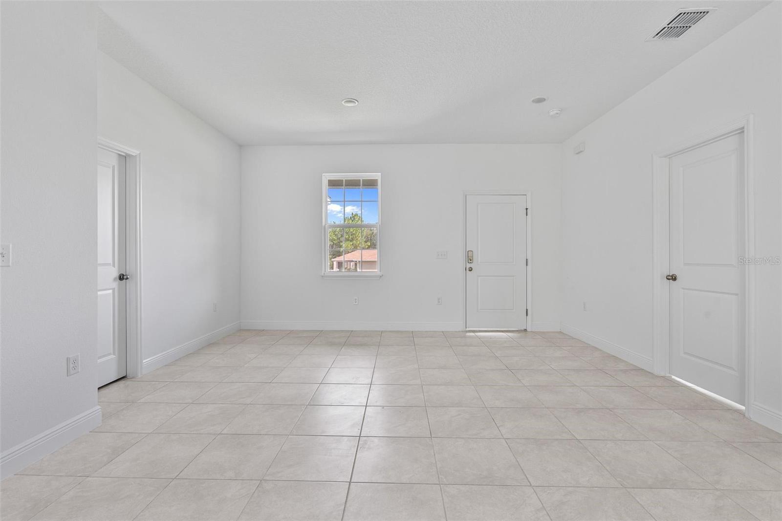 2701 W TRACY CT