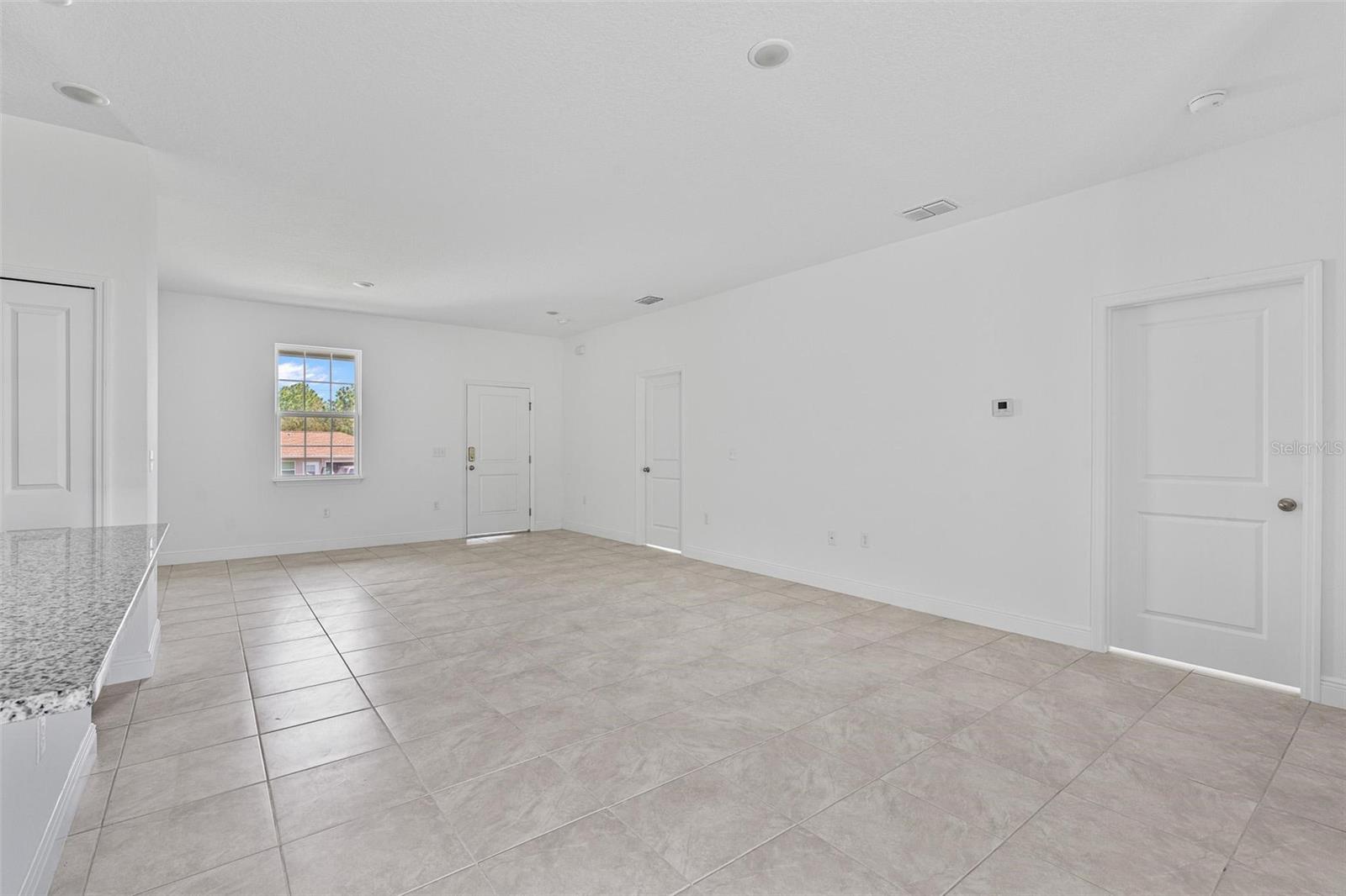 2701 W TRACY CT