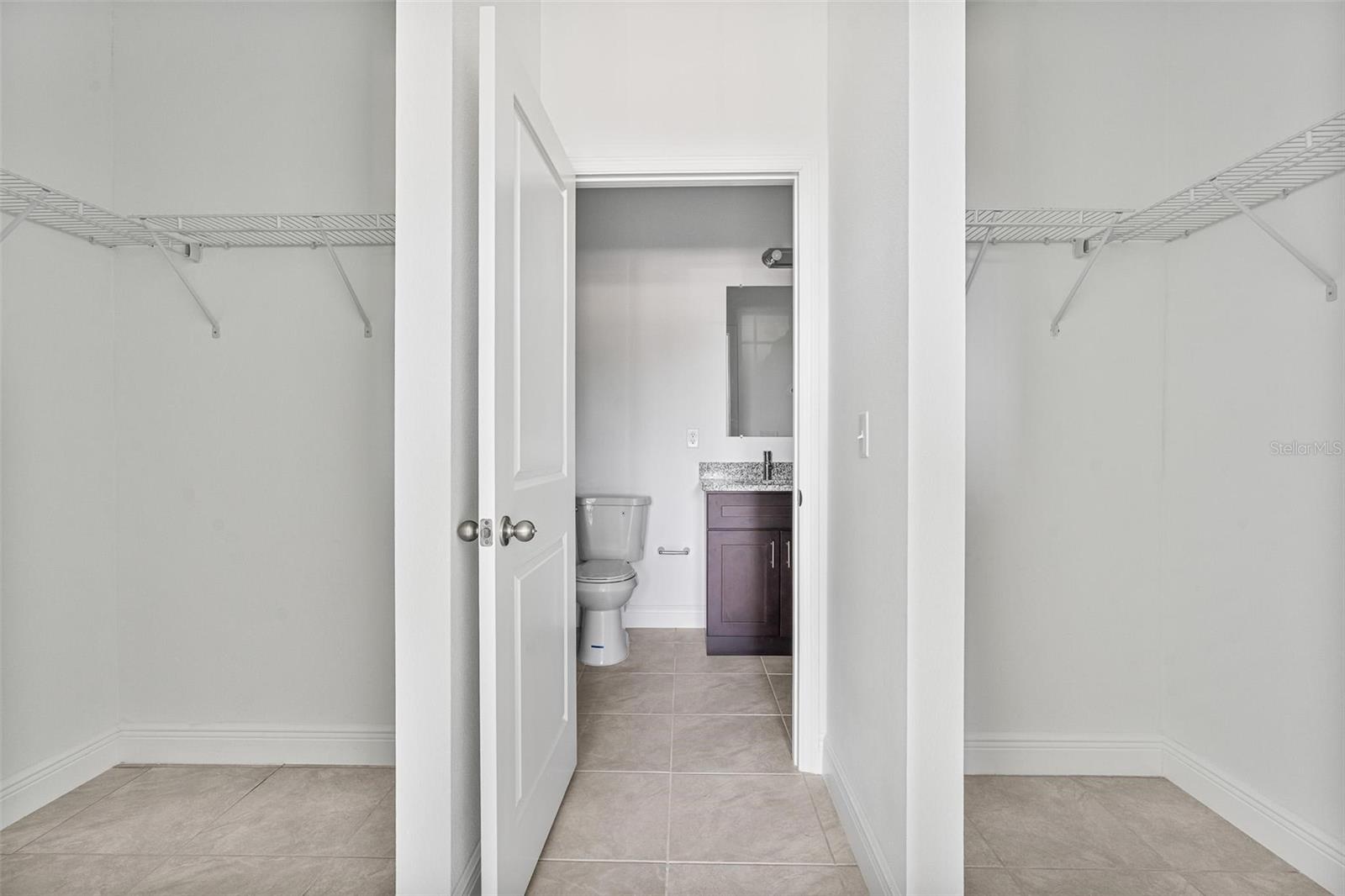 2701 W TRACY CT