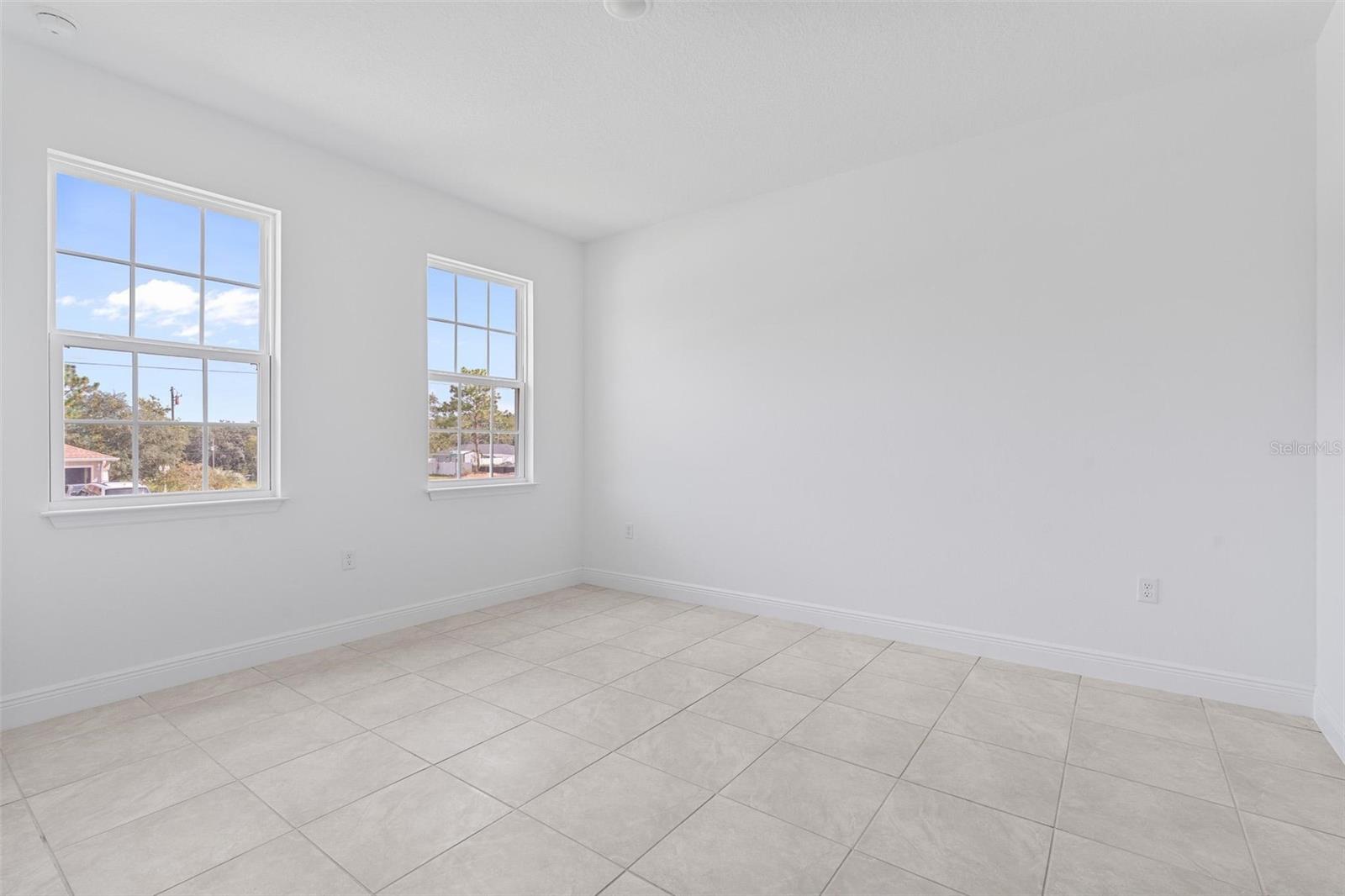 2701 W TRACY CT