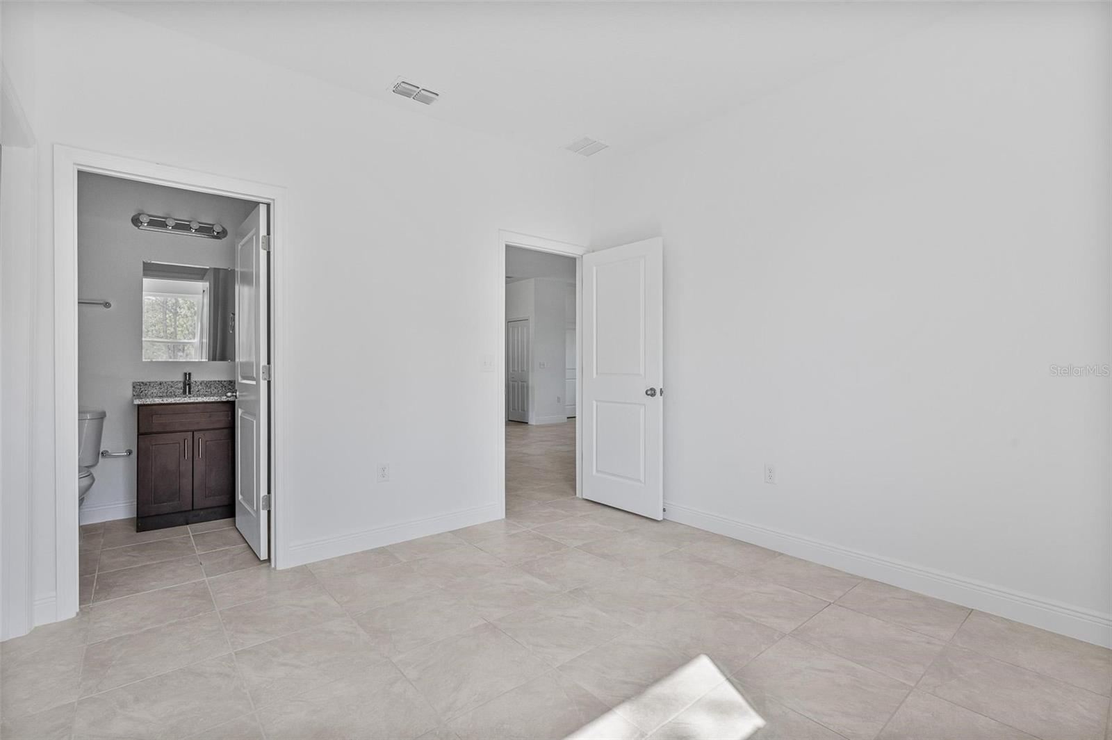 2701 W TRACY CT