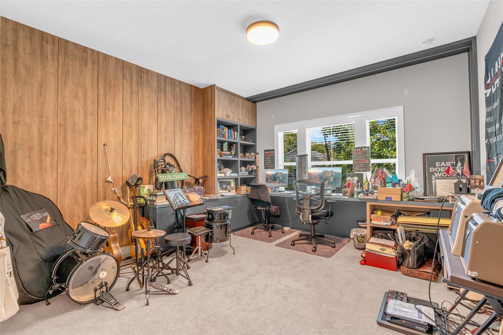 1126 EDWARDS LN