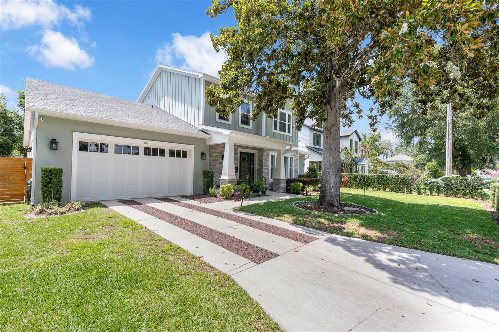1126 EDWARDS LN