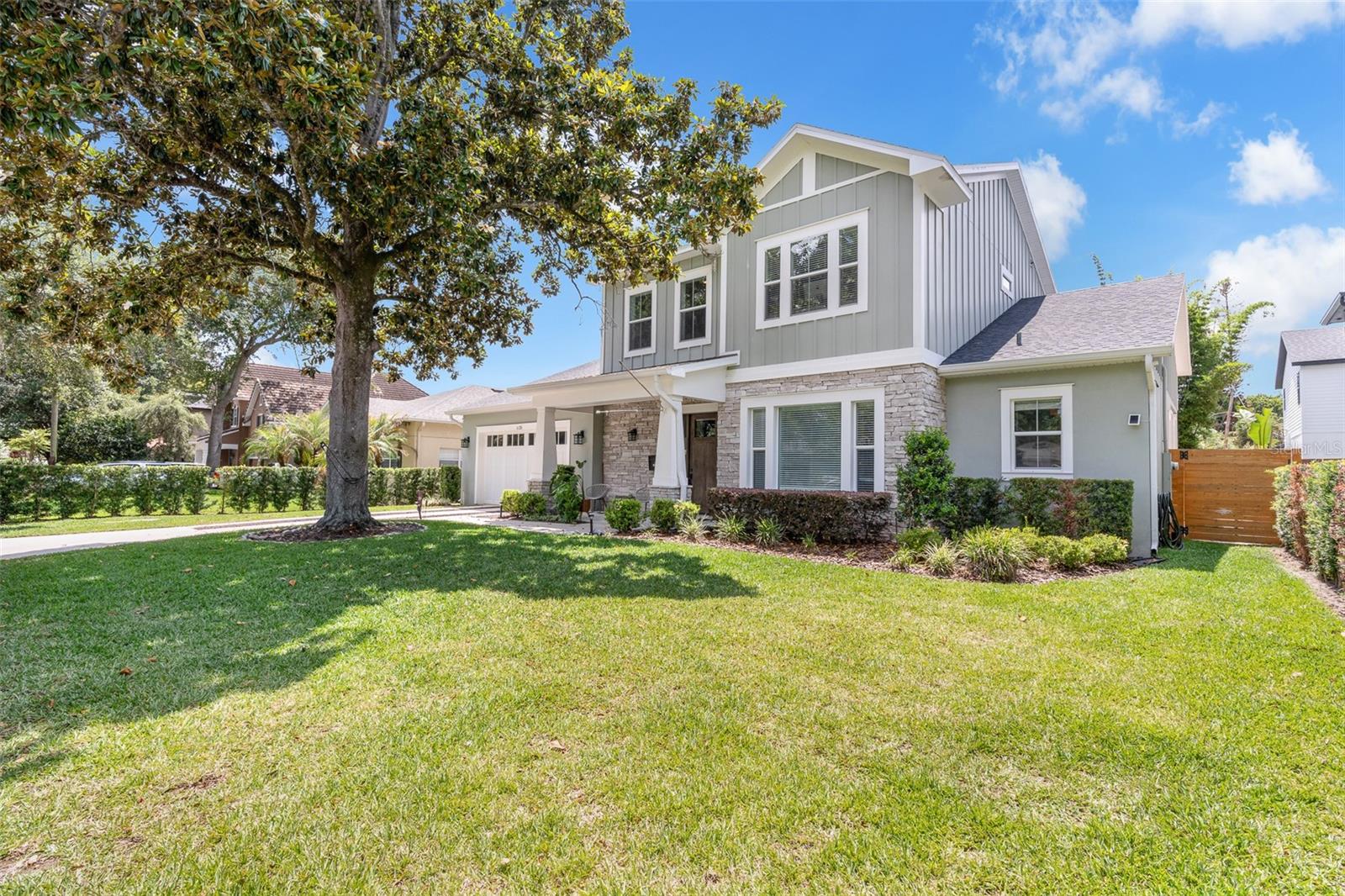 1126 EDWARDS LN
