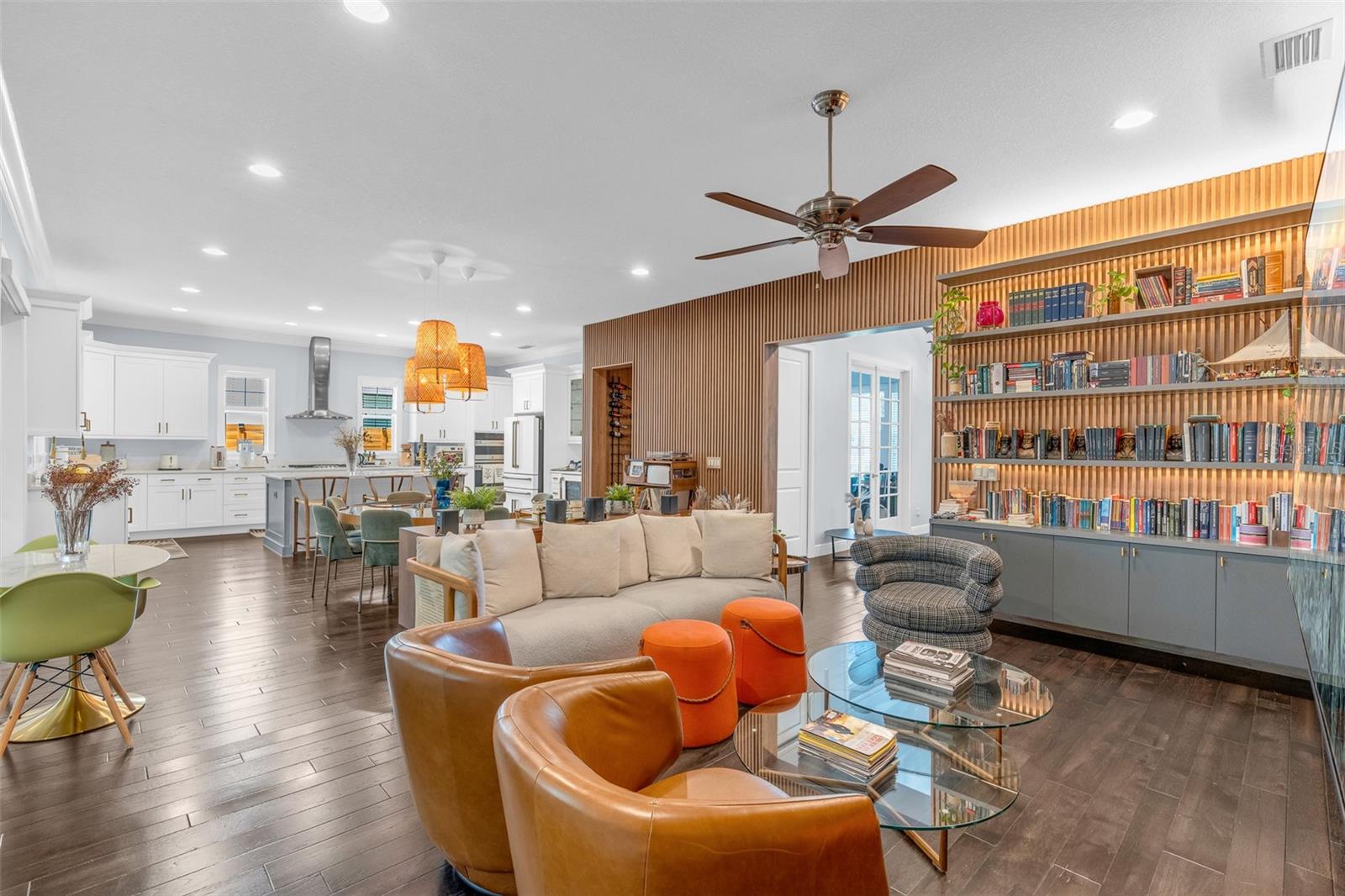 1126 EDWARDS LN