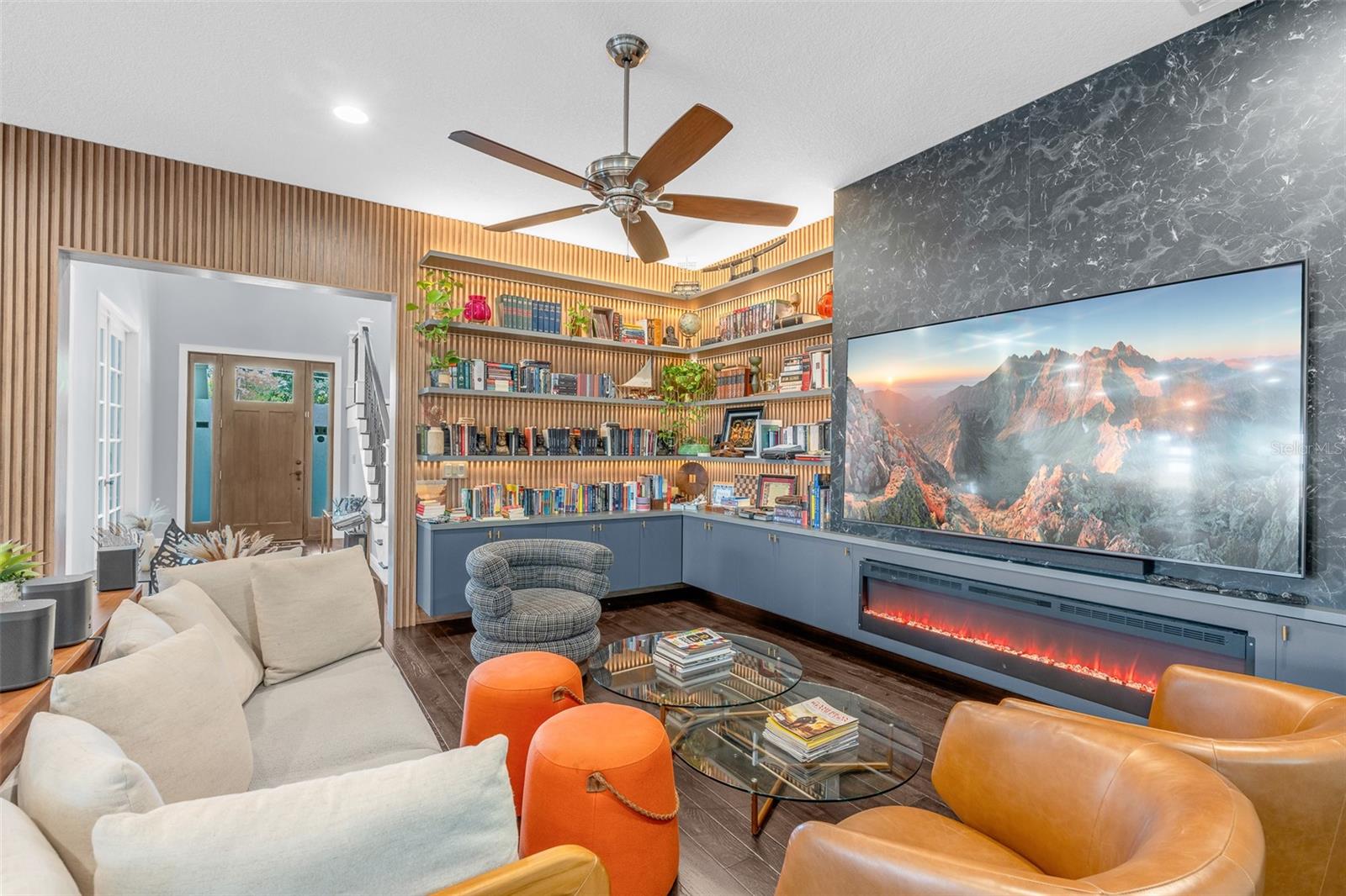 1126 EDWARDS LN