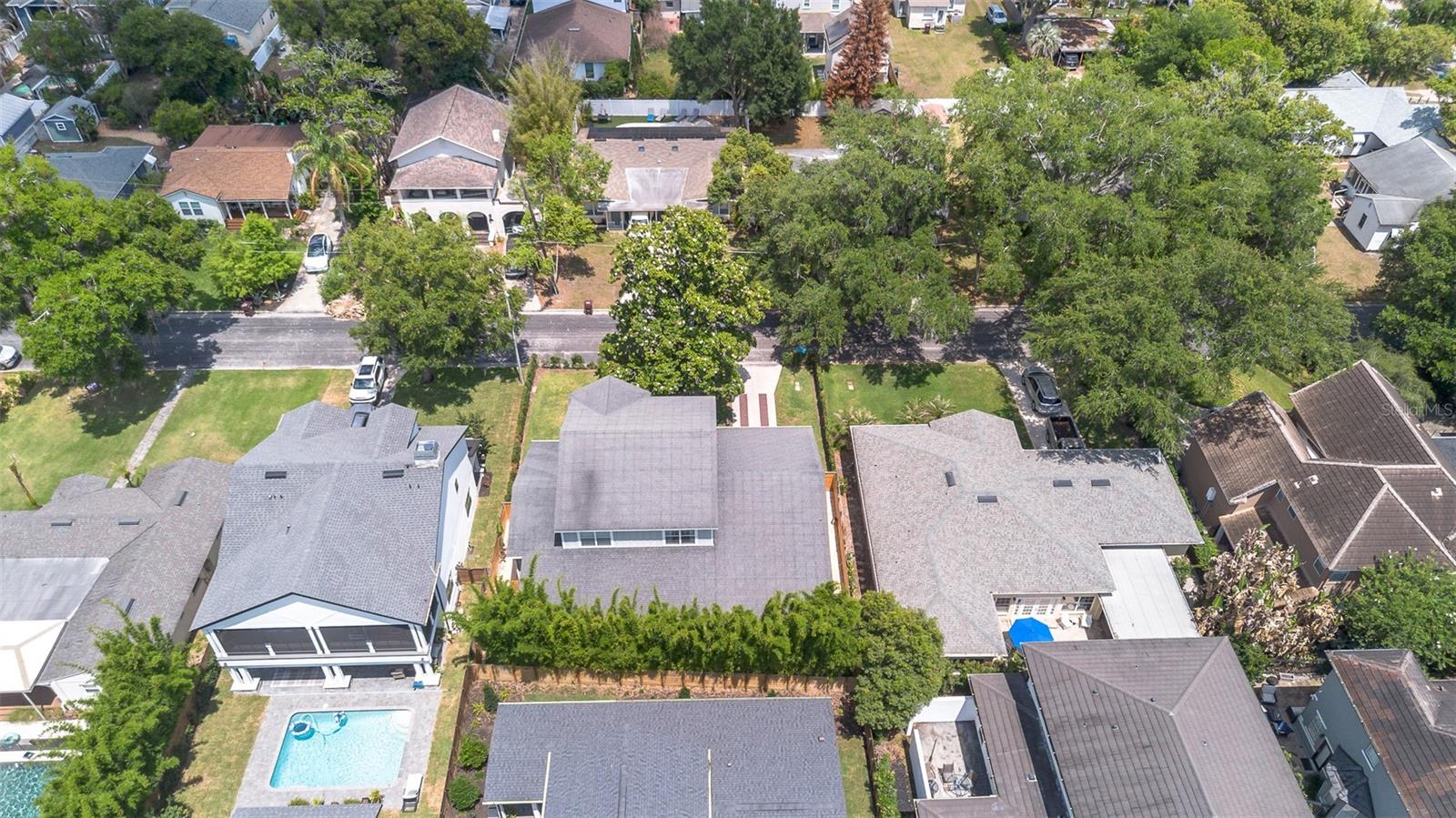 1126 EDWARDS LN