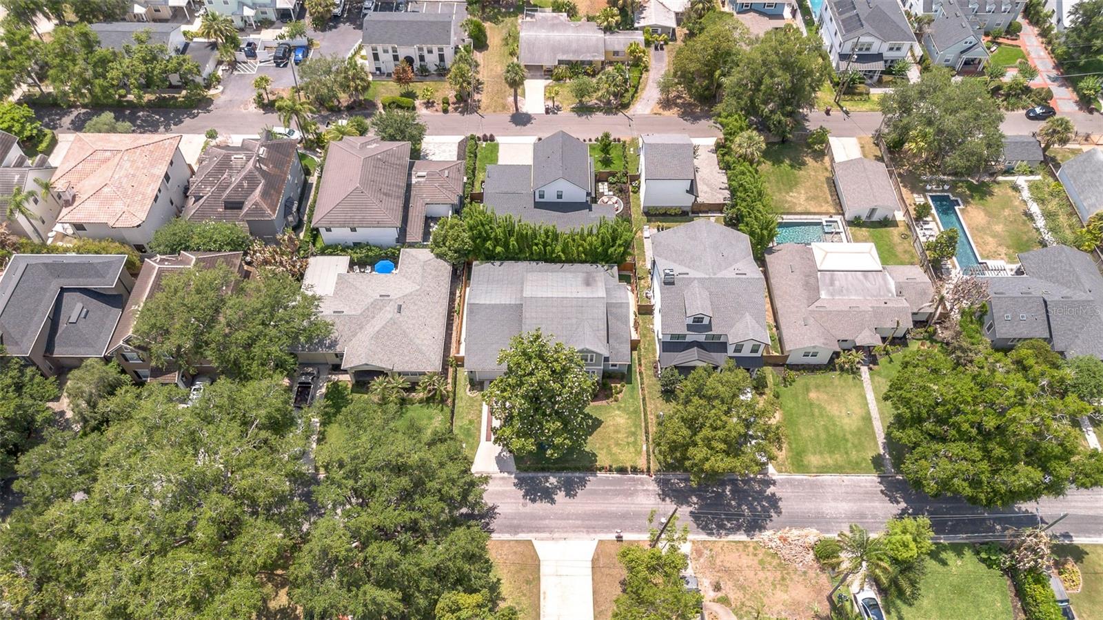 1126 EDWARDS LN