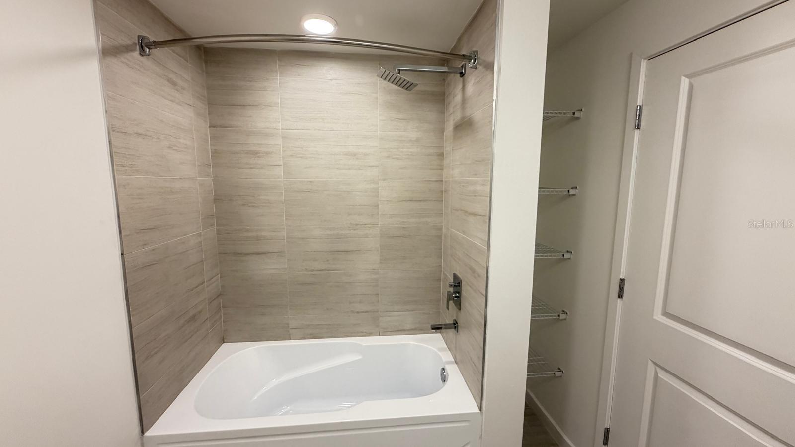 5587 MILLENIA PARK BLVD #418