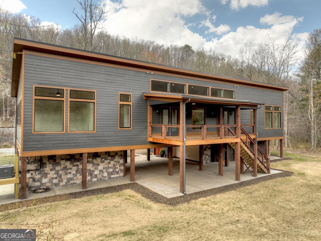 494 Riverbend Manor