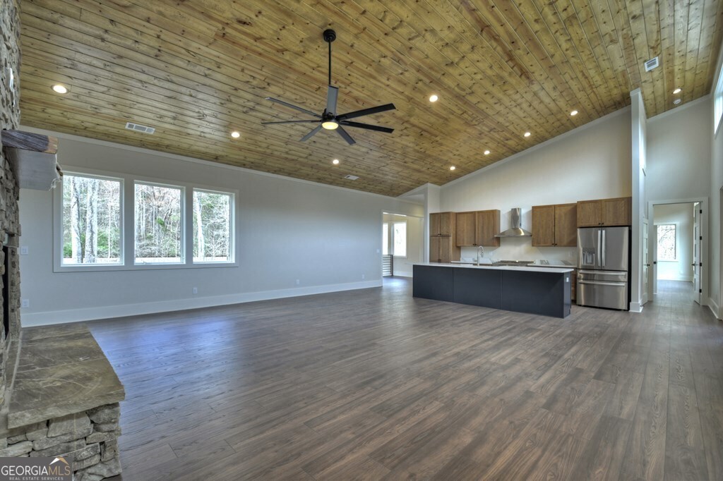 494 Riverbend Manor