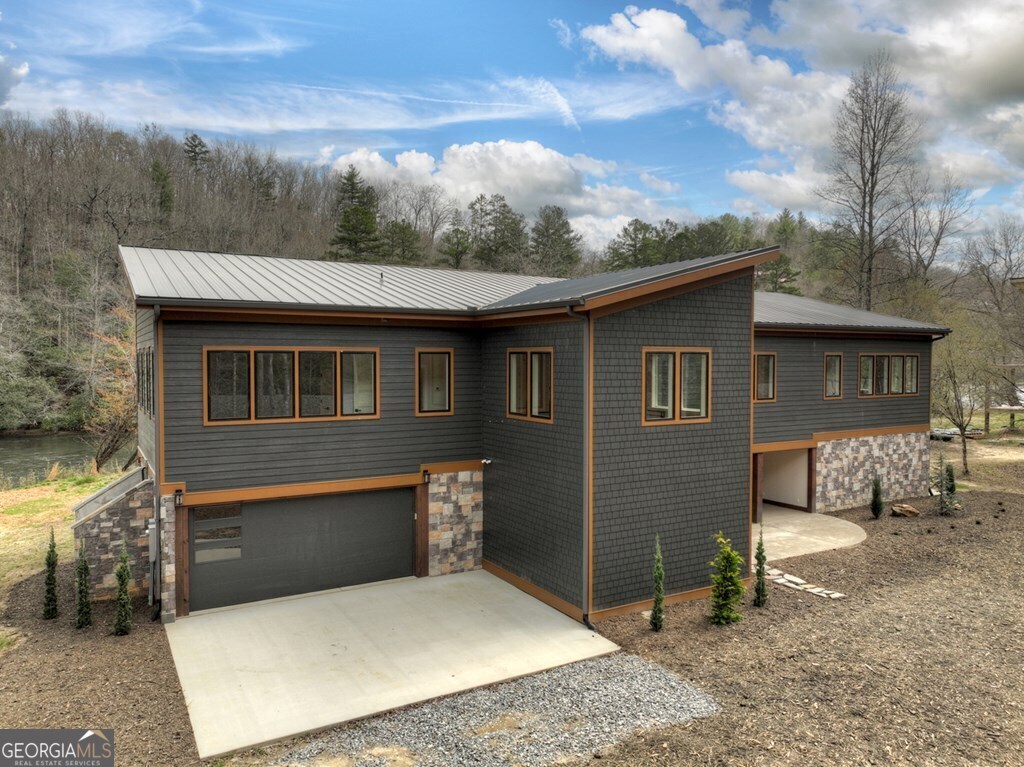 494 Riverbend Manor