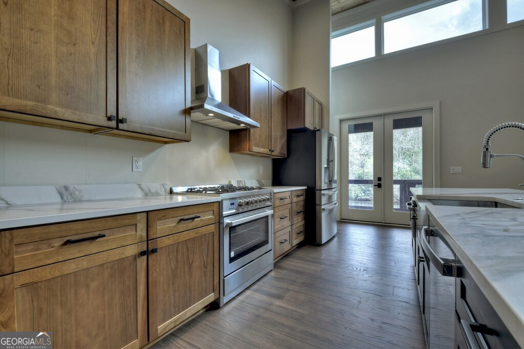 494 Riverbend Manor