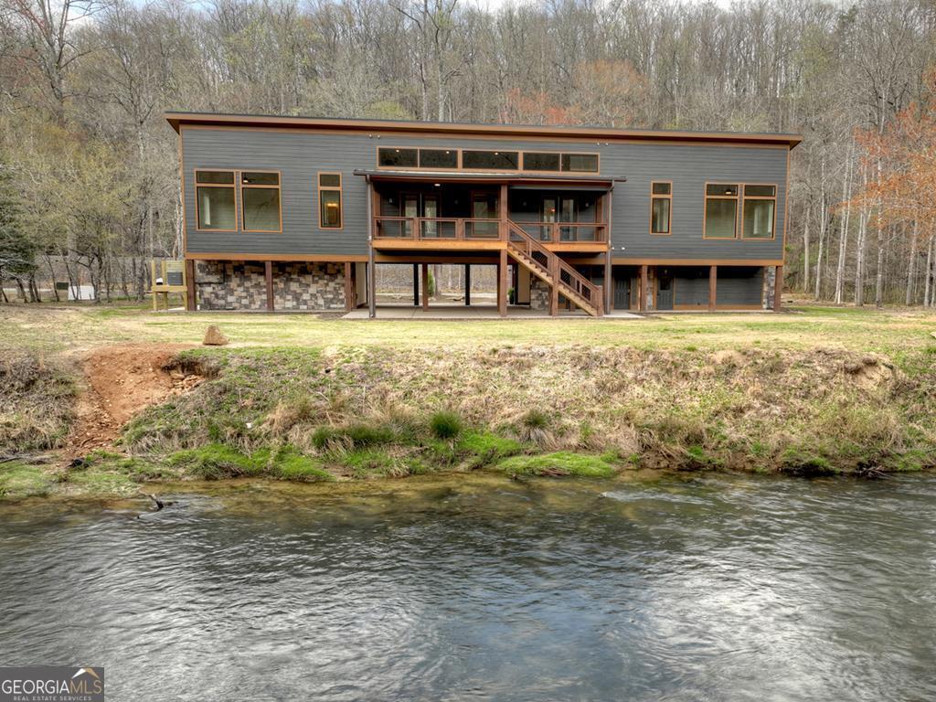 494 Riverbend Manor