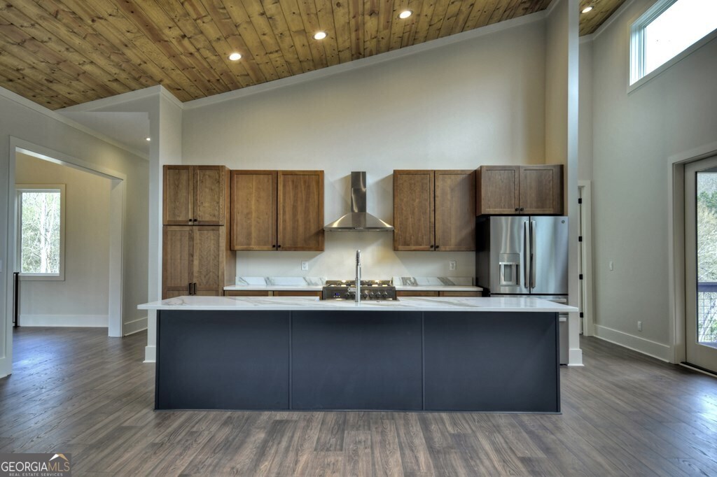 494 Riverbend Manor