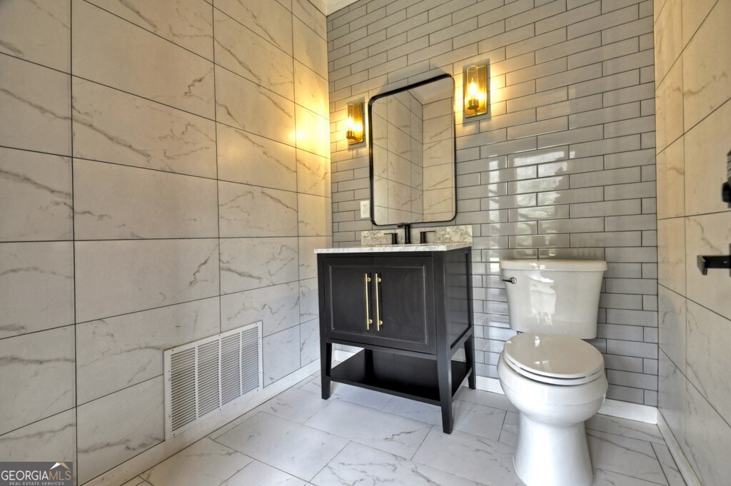 494 Riverbend Manor