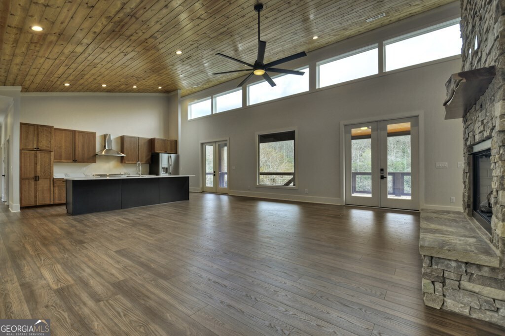 494 Riverbend Manor