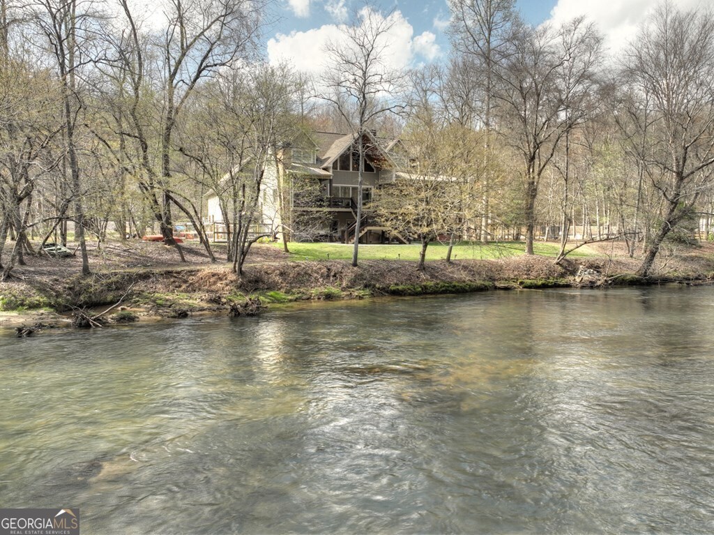448 Riverbend Manor