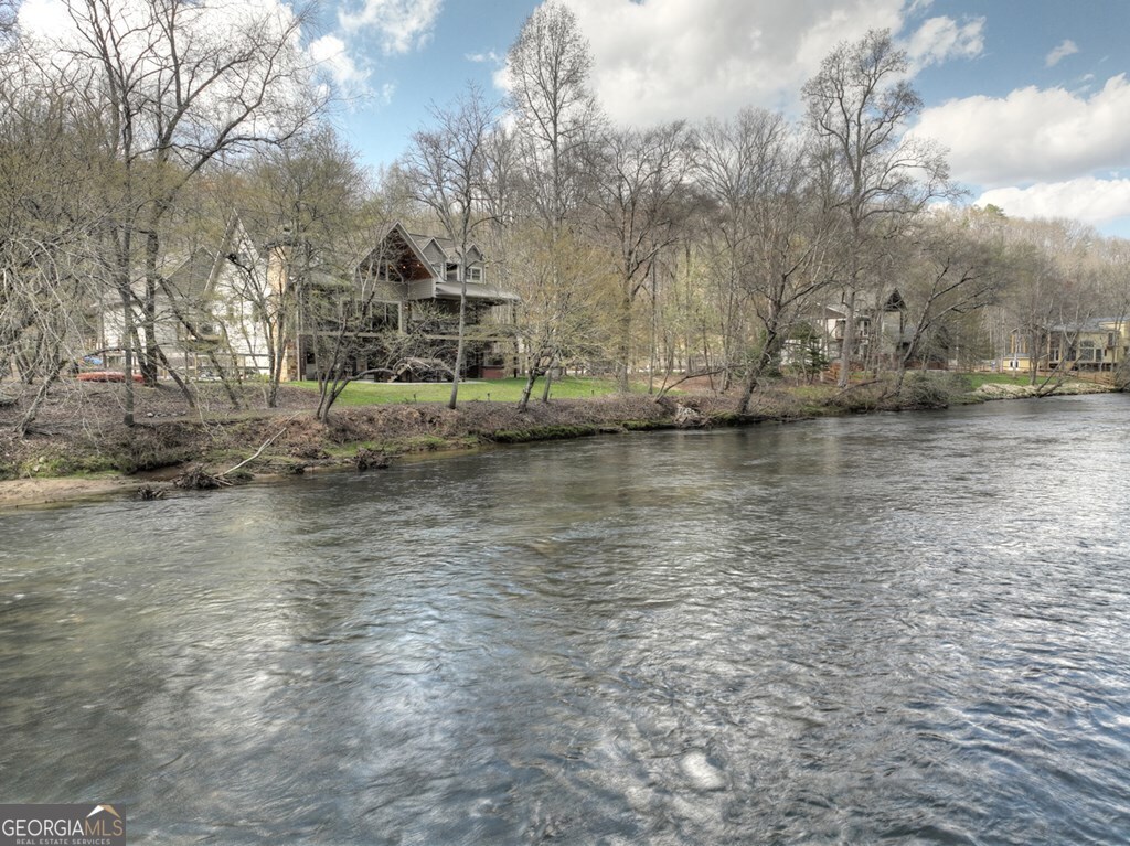 448 Riverbend Manor