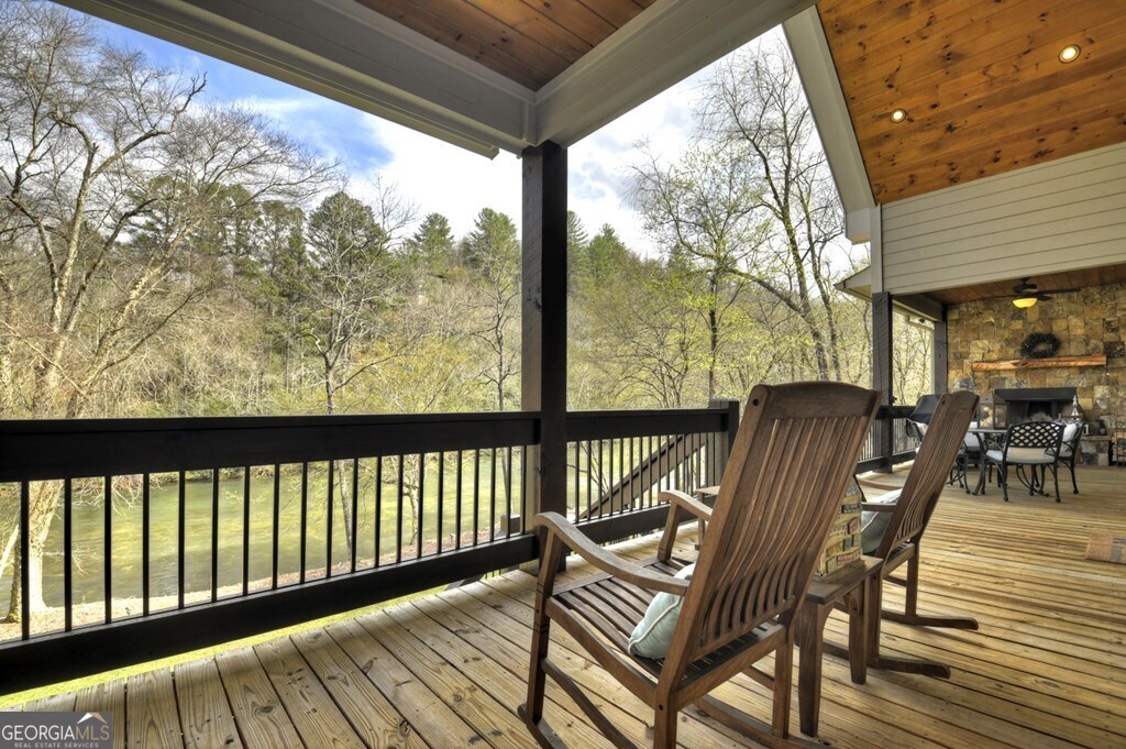 448 Riverbend Manor