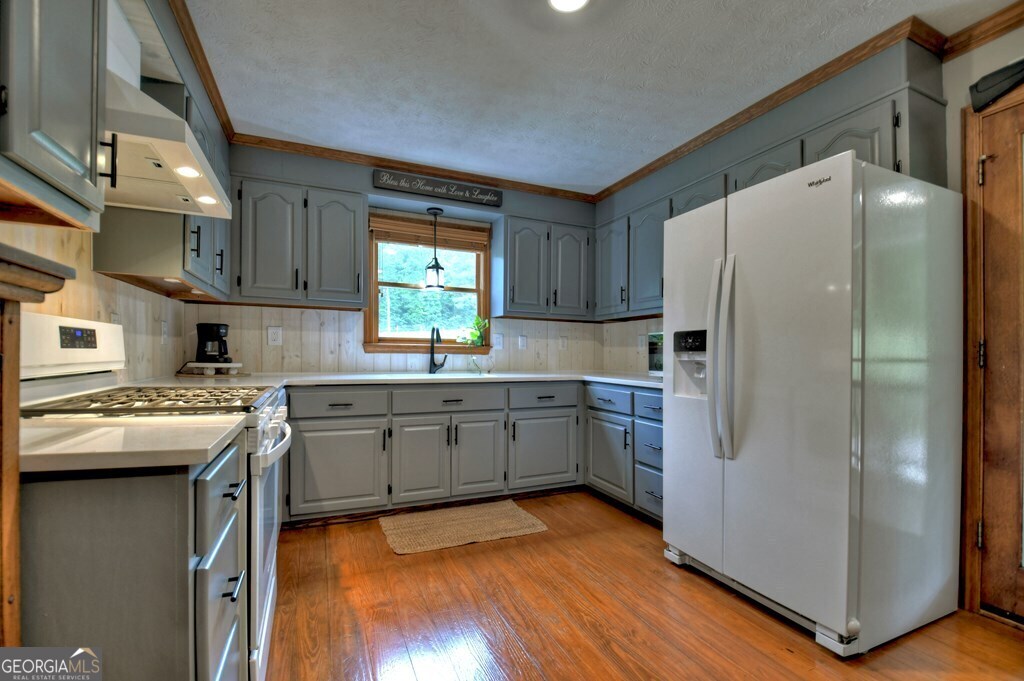 1956 Devils Den Road