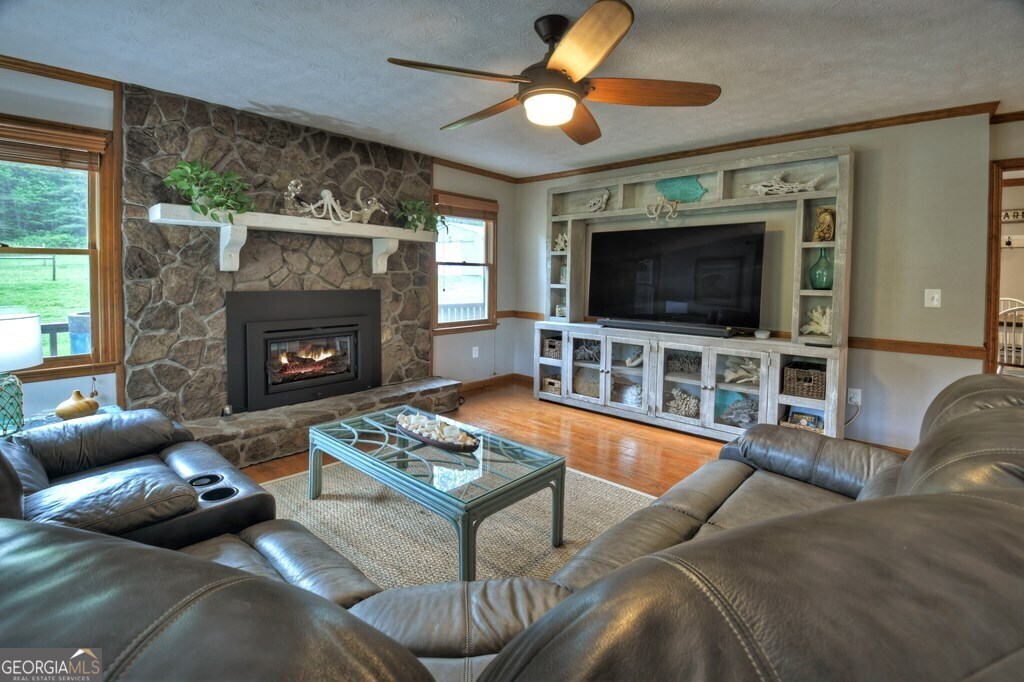 1956 Devils Den Road