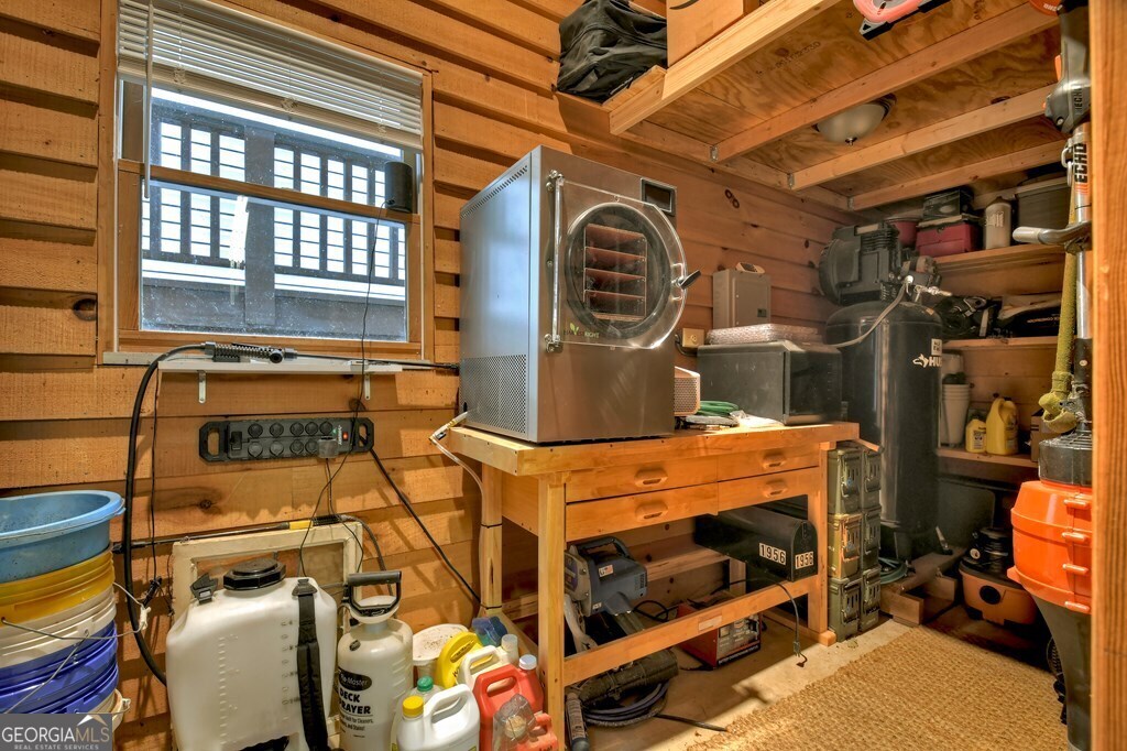 1956 Devils Den Road