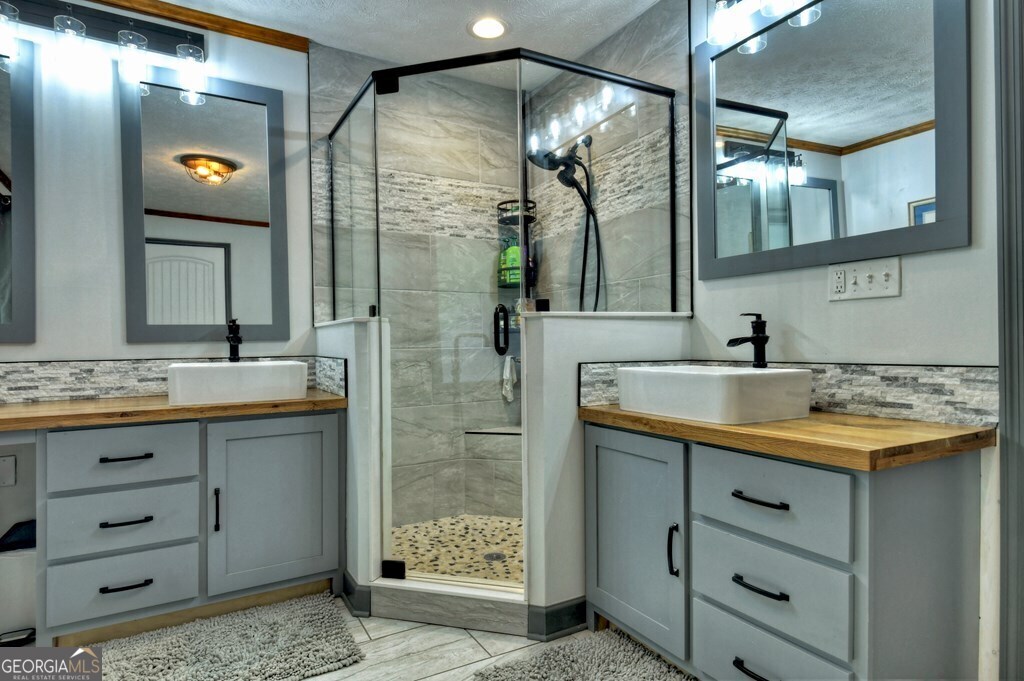 1956 Devils Den Road